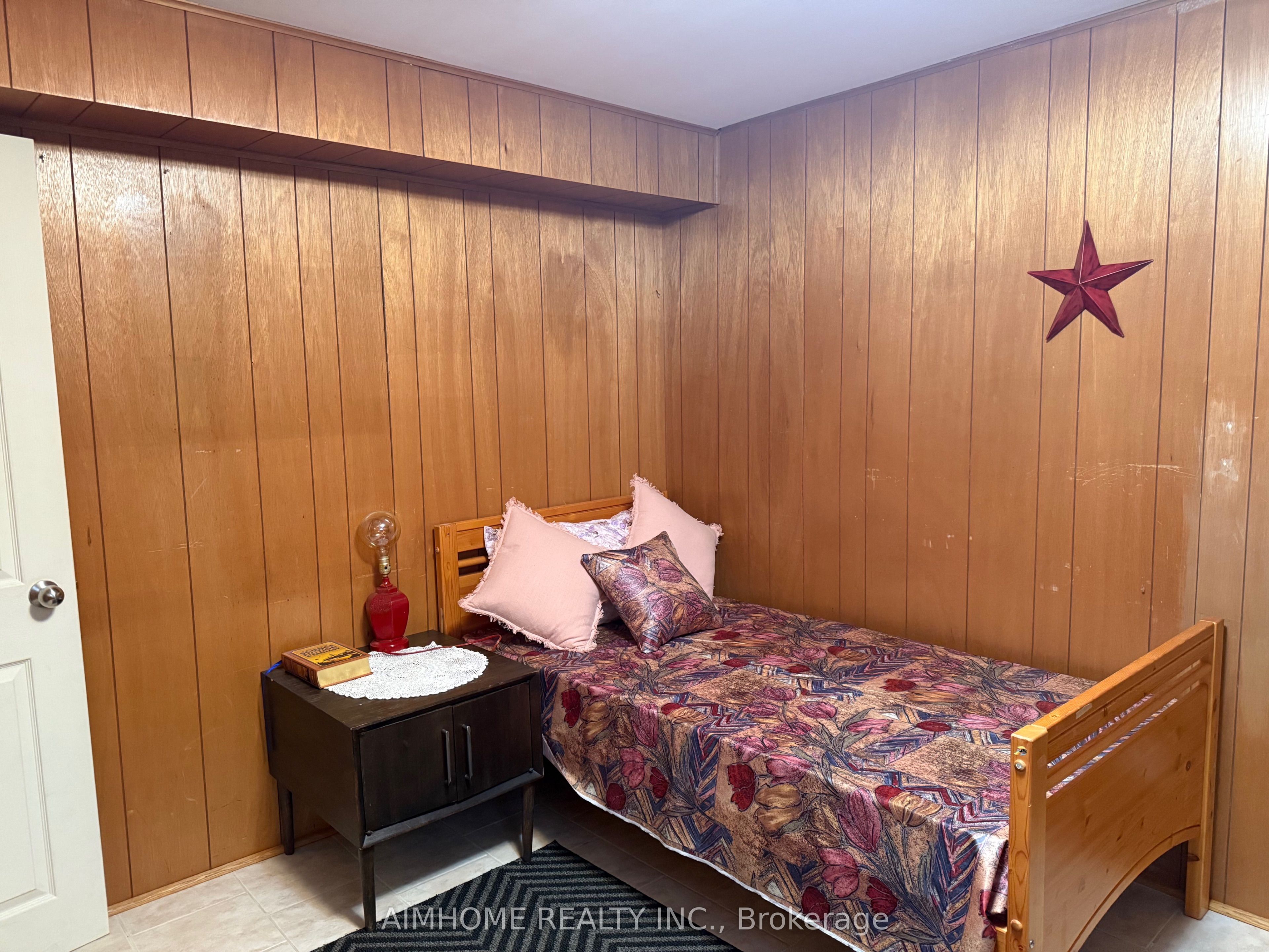 72 La Rose Avenue #3 room, Toronto, ON M9P 1B1 photo 2