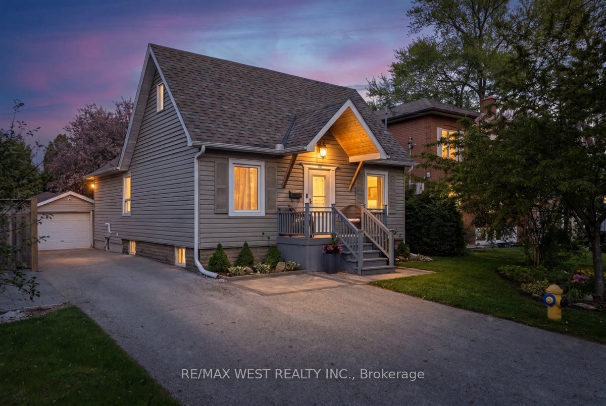 35 Gort Avenue, Toronto, ON M8W 3Y7
