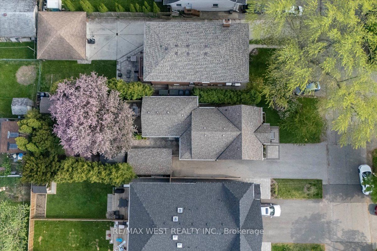 35 Gort Avenue, Toronto, ON M8W 3Y7 photo 2