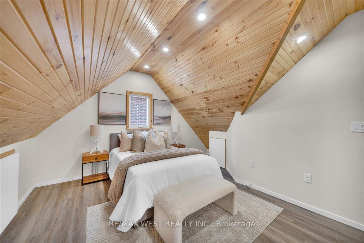 35 Gort Avenue, Toronto, ON M8W 3Y7 photo 3