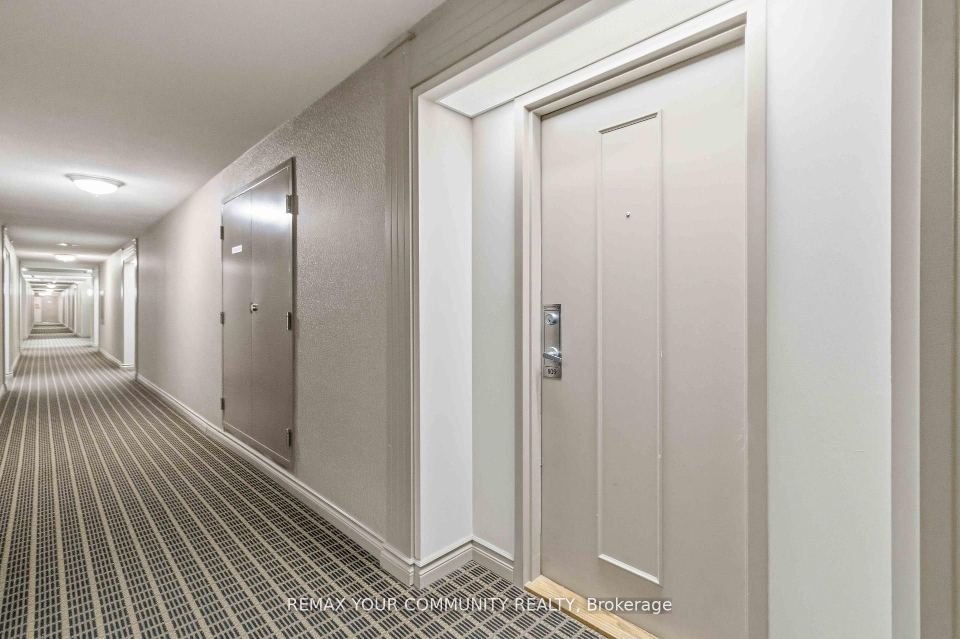 135 Hillcrest Avenue 1109, Mississauga, ON L5B 4B1 photo 3