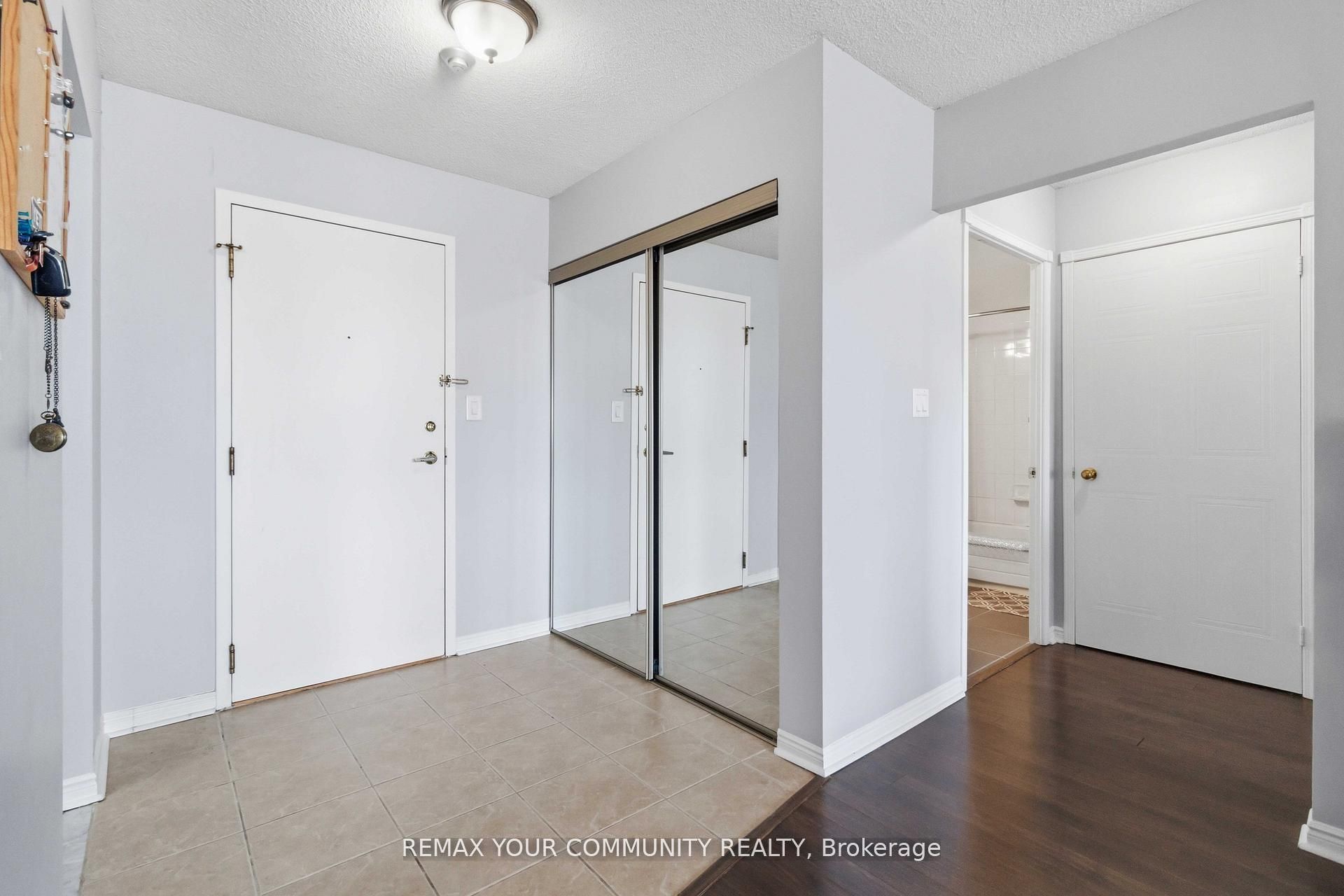 135 Hillcrest Avenue 1109, Mississauga, ON L5B 4B1 photo 4