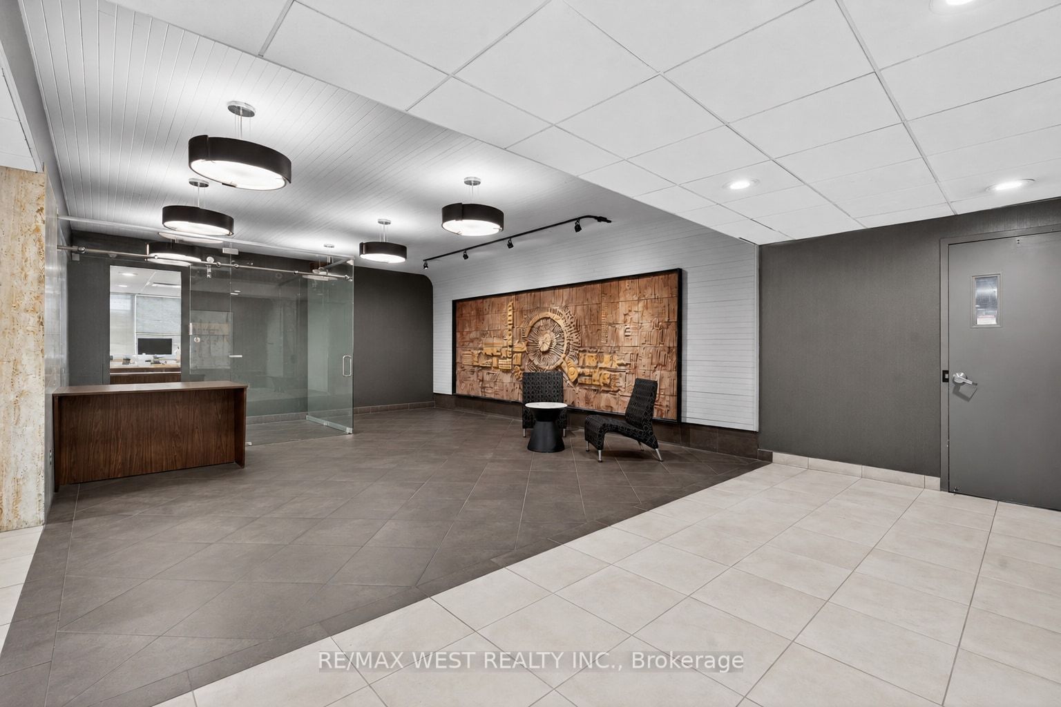 75 Emmett Avenue 1801, Toronto, ON M6M 5A7 photo 3