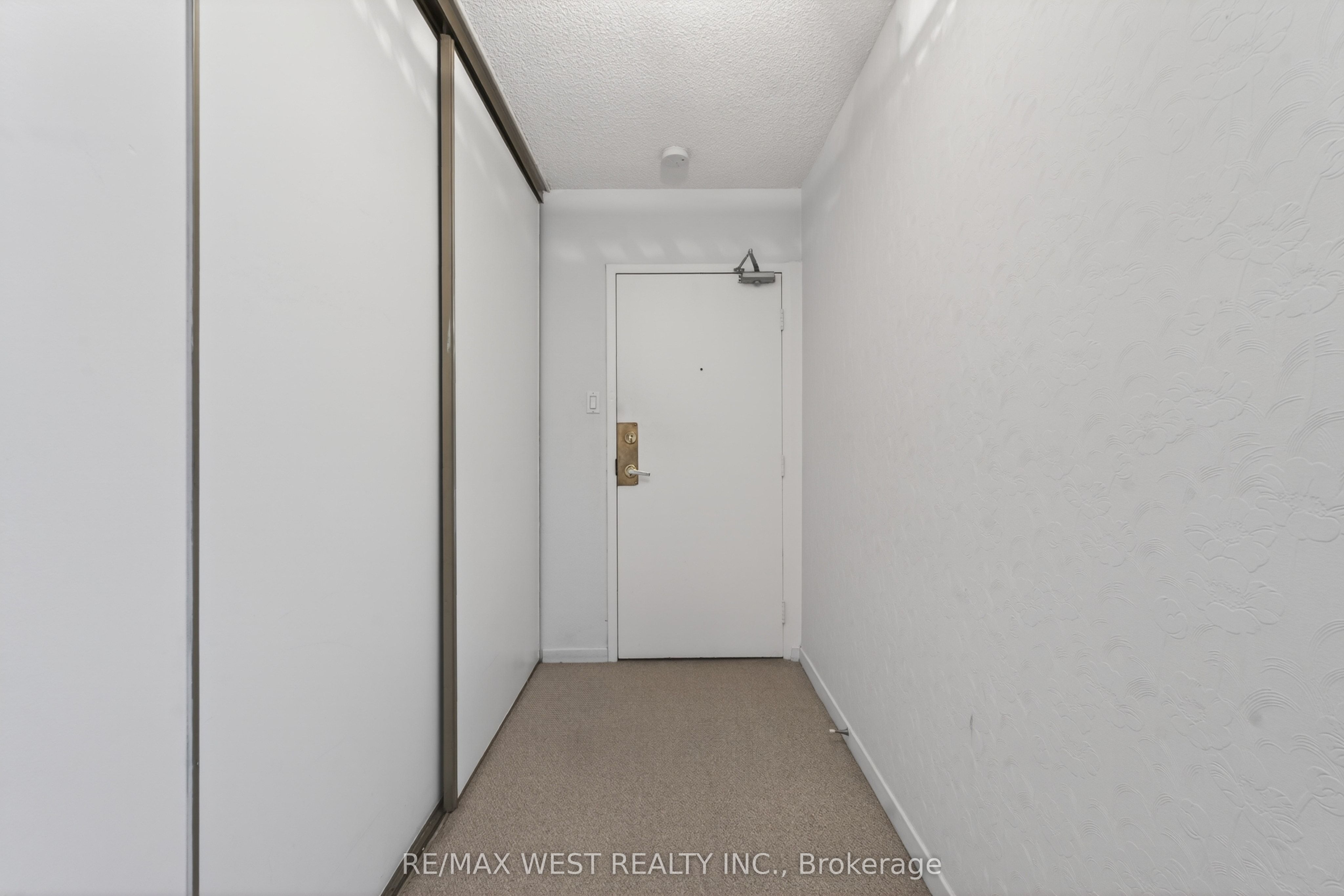 75 Emmett Avenue 1801, Toronto, ON M6M 5A7 photo 5