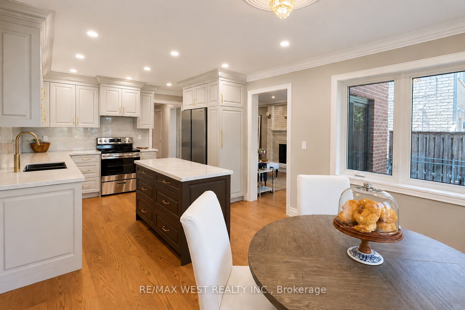 65 Foch Avenue, Toronto, ON M8W 3X5 photo 3