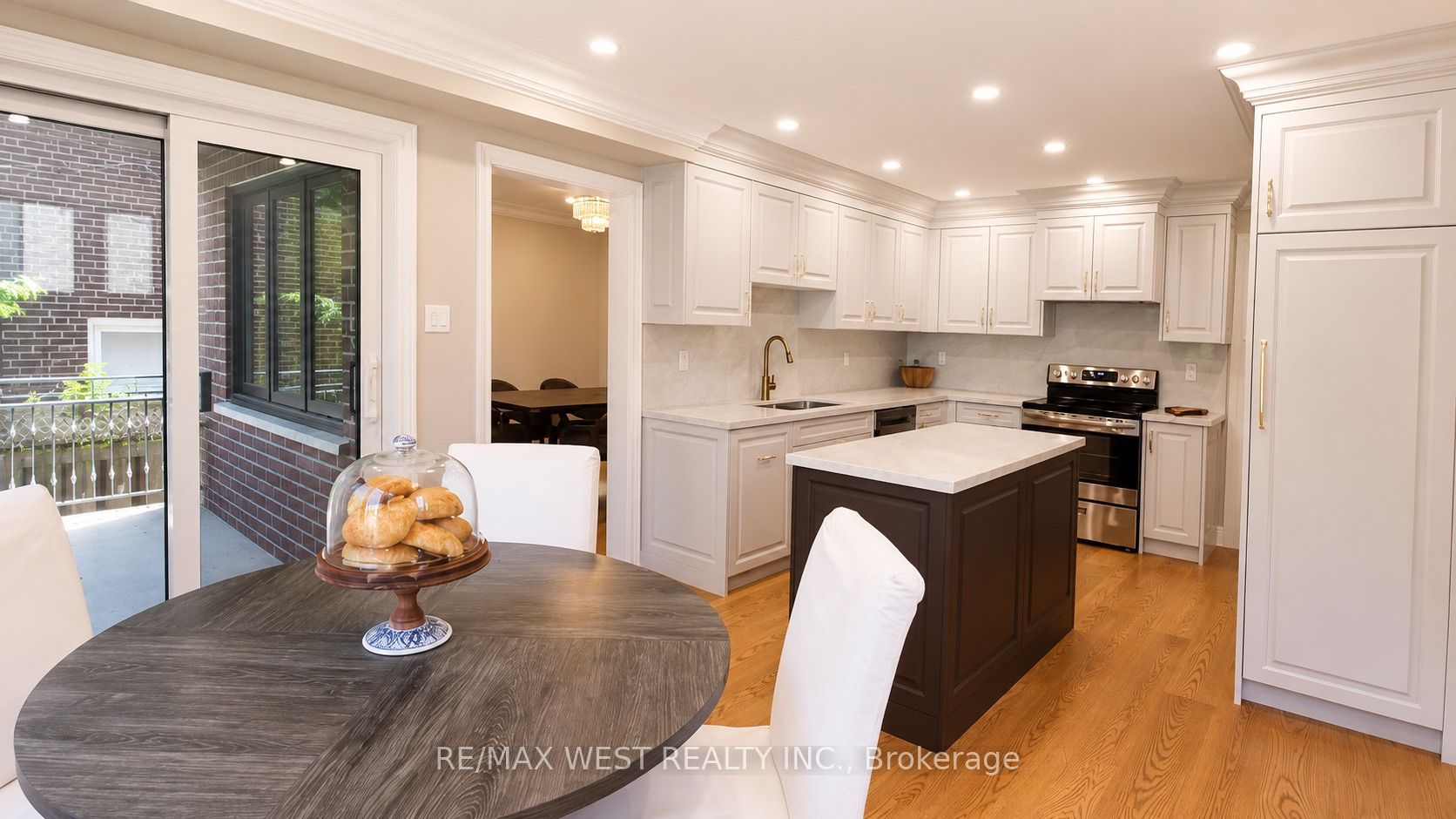 65 Foch Avenue, Toronto, ON M8W 3X5 photo 4