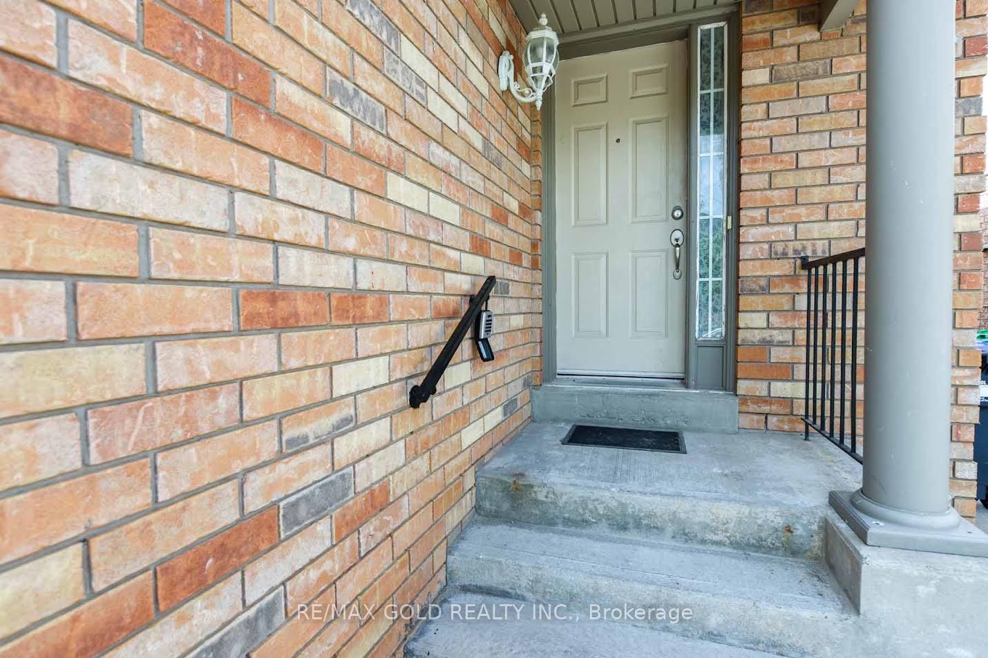 35 Needlewood Lane, Brampton, ON L6R 2N3 photo 2
