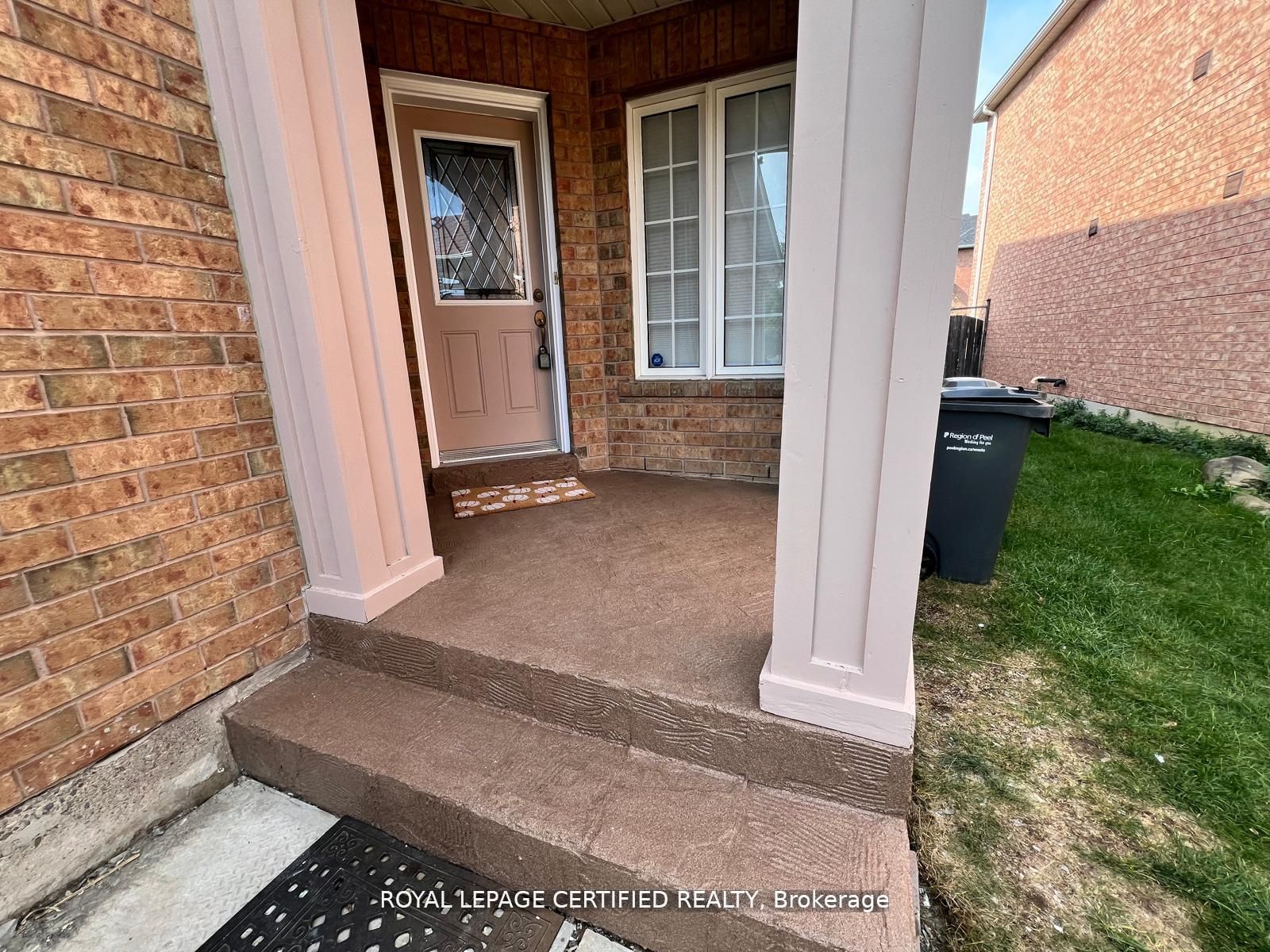 426 Orange Walk Crescent, Mississauga, ON L5R 0A8 photo 2