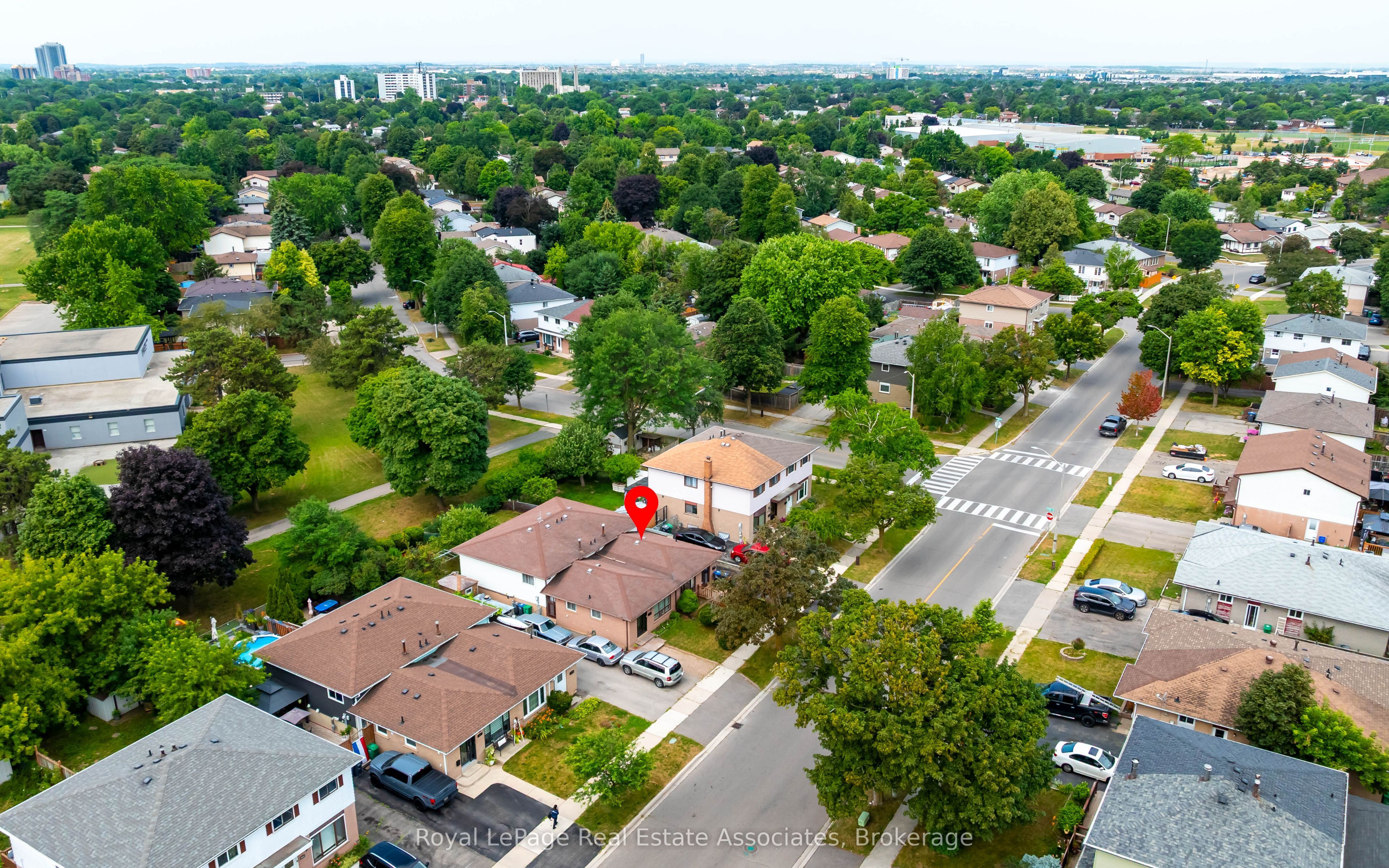 256 Archdekin Drive, Brampton, ON L6V 1Z2 photo 2