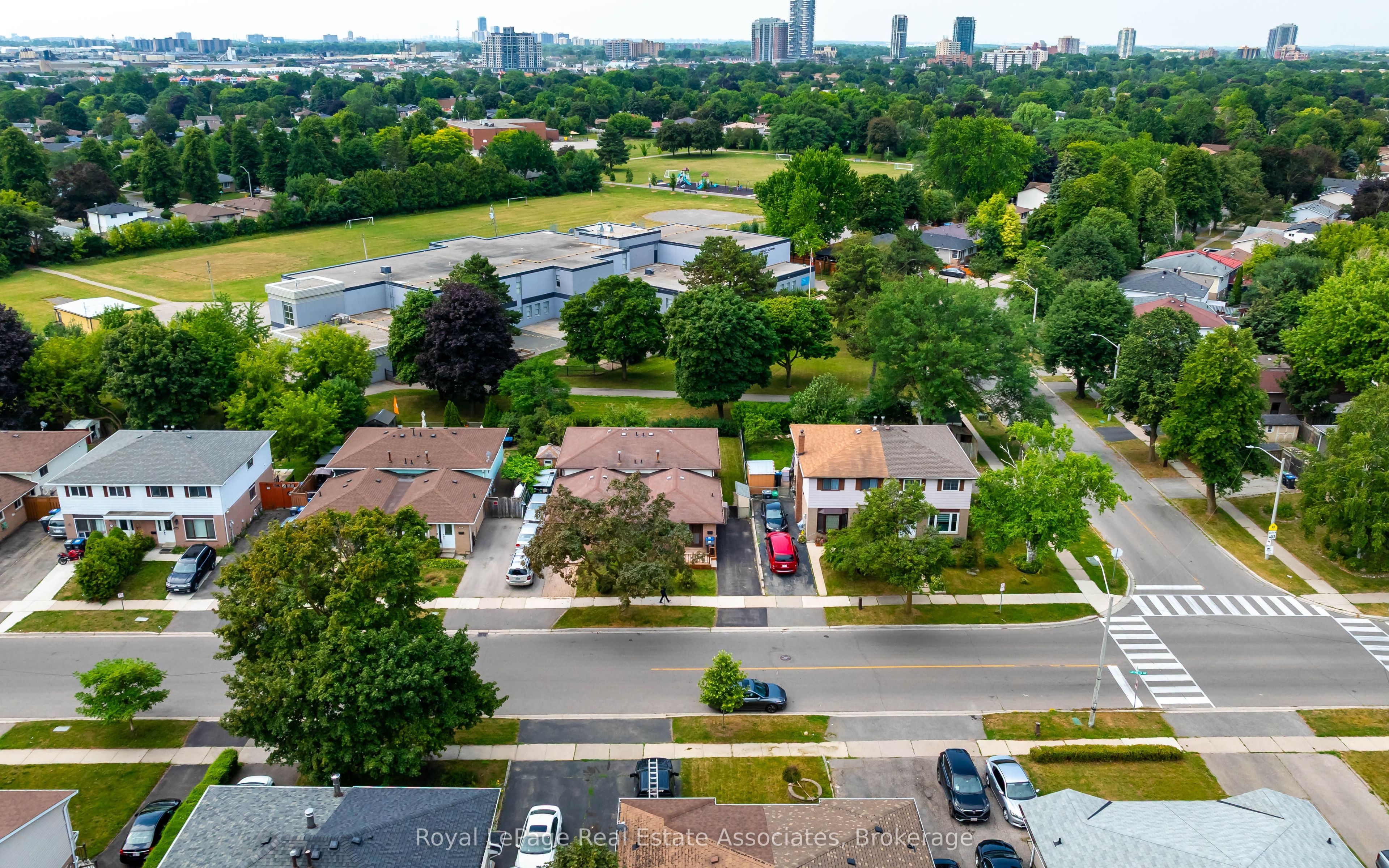 256 Archdekin Drive, Brampton, ON L6V 1Z2 photo 3