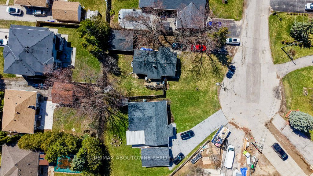 114 Ringwood Road, Oakville, ON L6H 1K2 photo 3