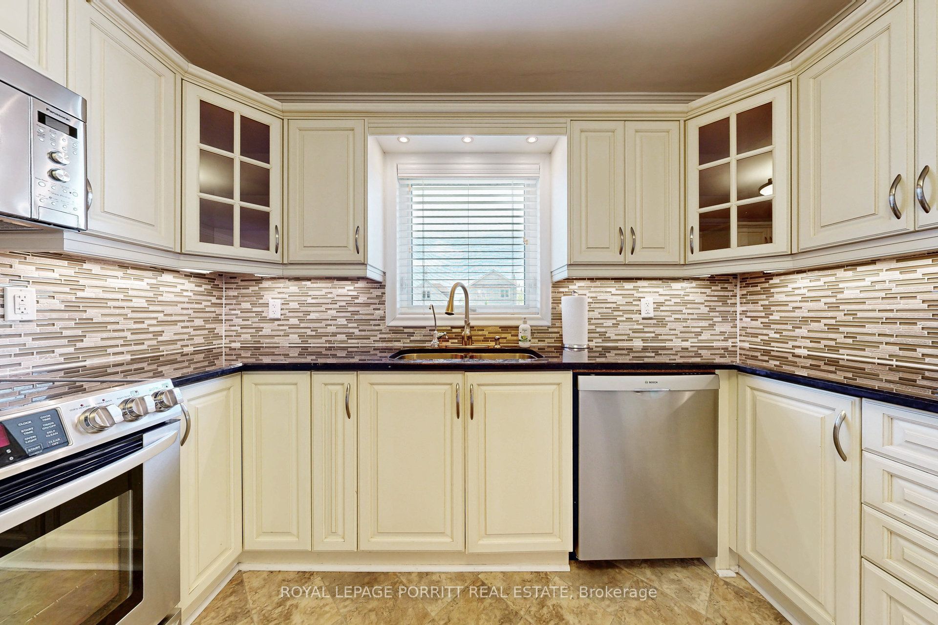3 Orianna Drive, Toronto, ON M8W 4M8 photo 5