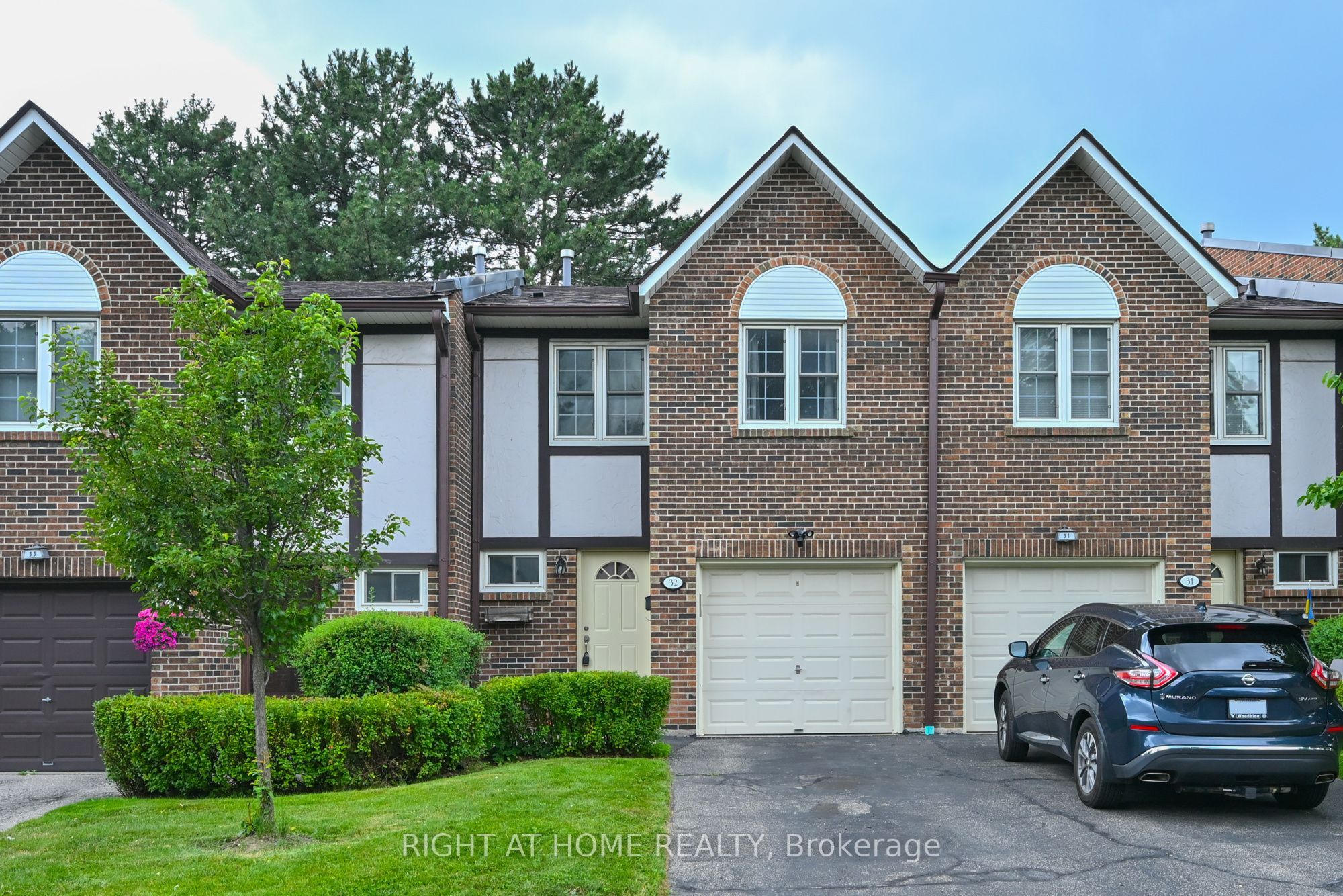 2120 Rathburn Road E 32, Mississauga, ON L4W 2S8