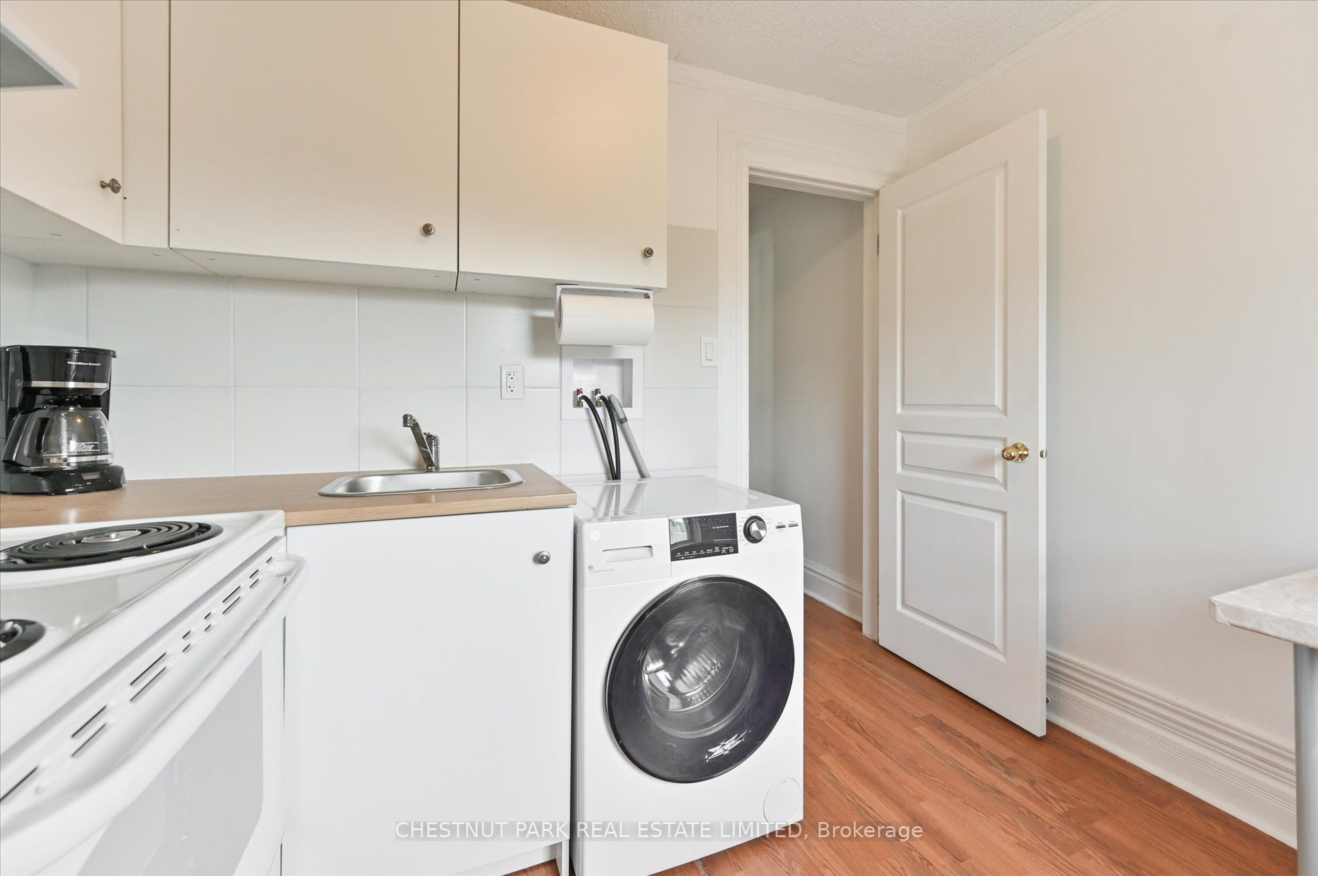 13 Silver Avenue Upper, Toronto, ON M6R 1X9 photo 4