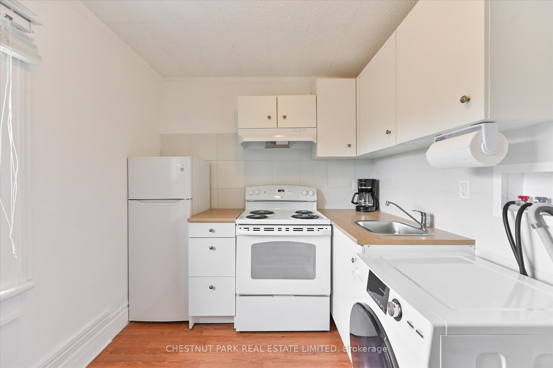 13 Silver Avenue Upper, Toronto, ON M6R 1X9 photo 5