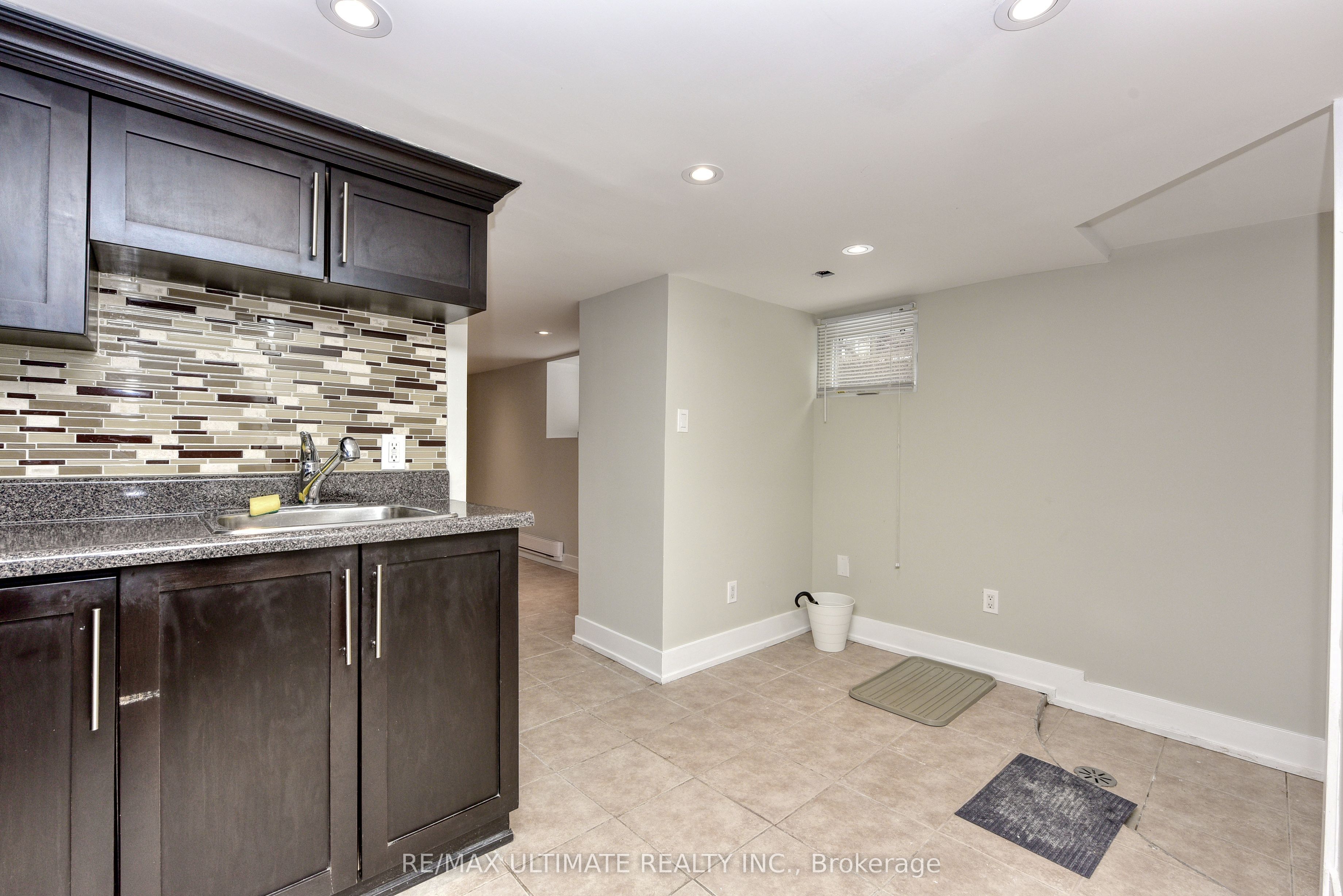9 Southview Avenue Basement, Toronto, ON M6H 1T3 photo 5