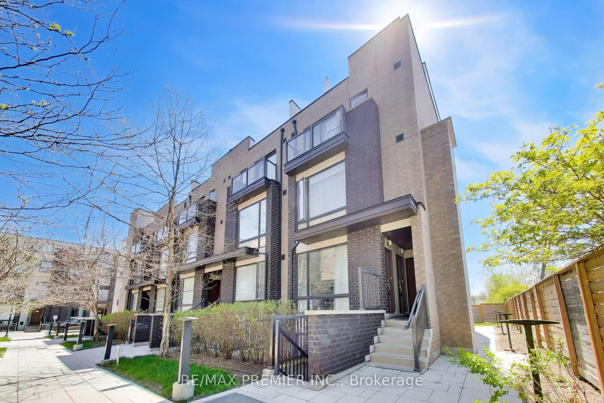 34 Fieldway Road 141, Toronto, ON M8Z 3L2