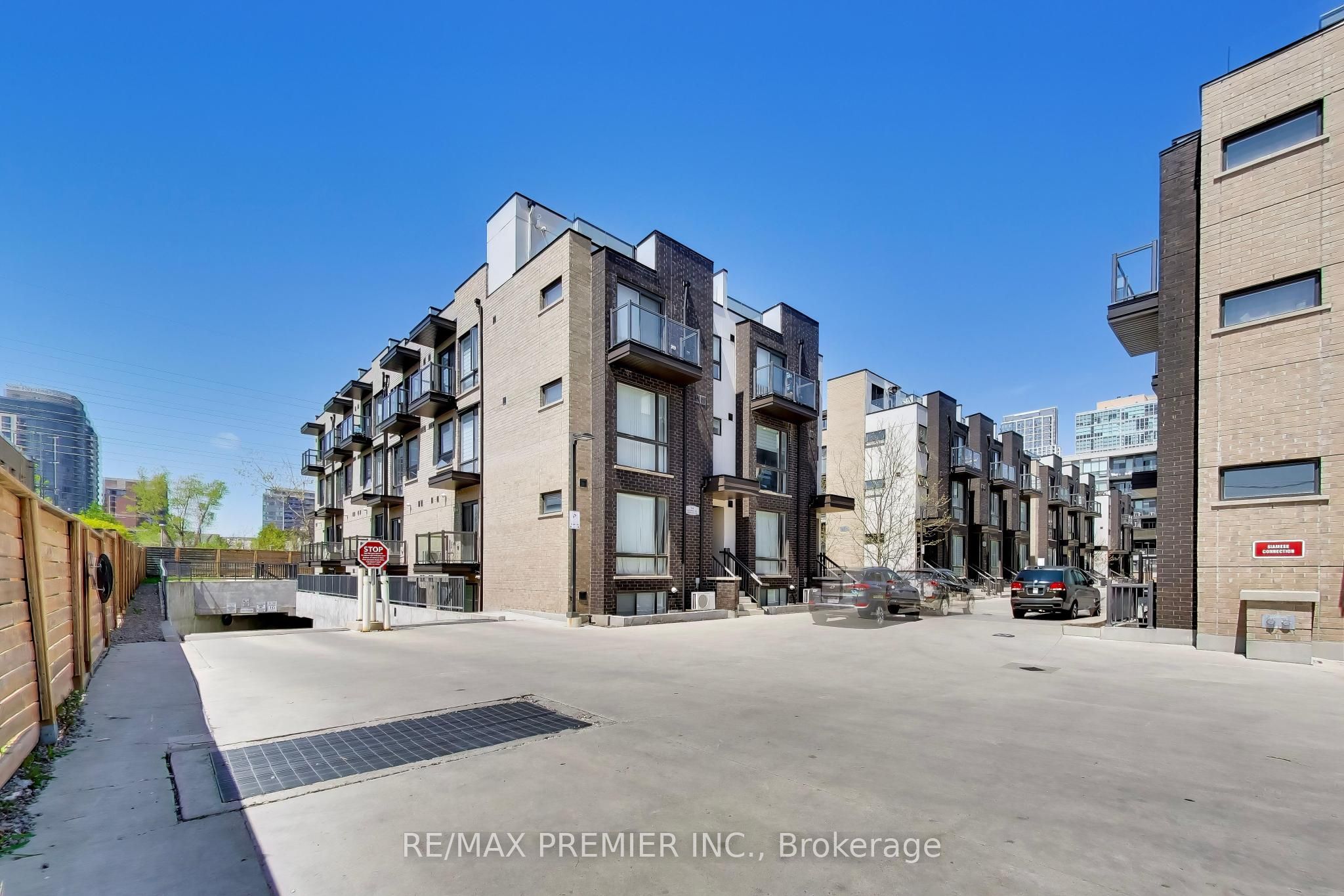 34 Fieldway Road 141, Toronto, ON M8Z 3L2 photo 2