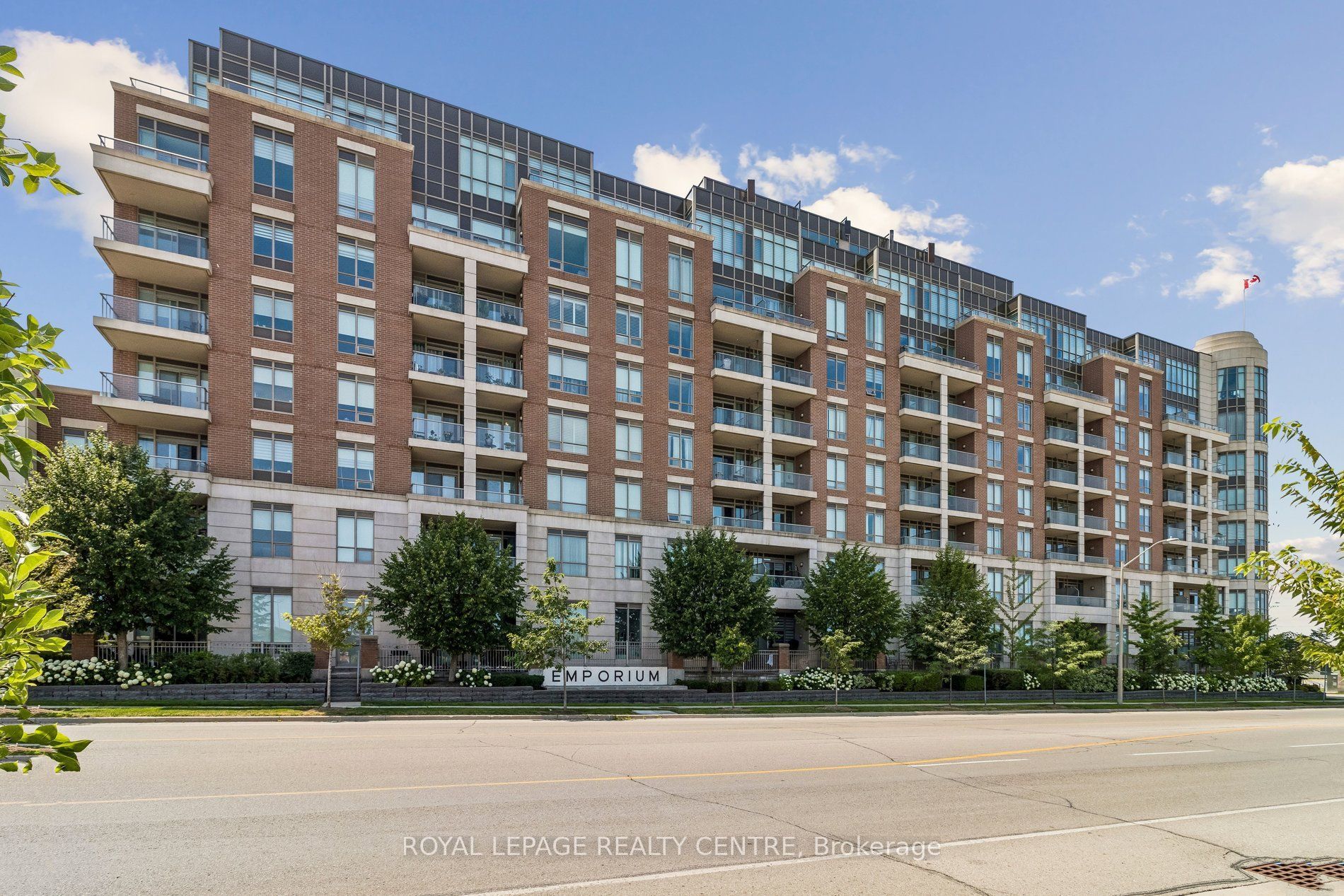 2480 Prince Michael Drive 706, Oakville, ON L6H 0H1 photo 2