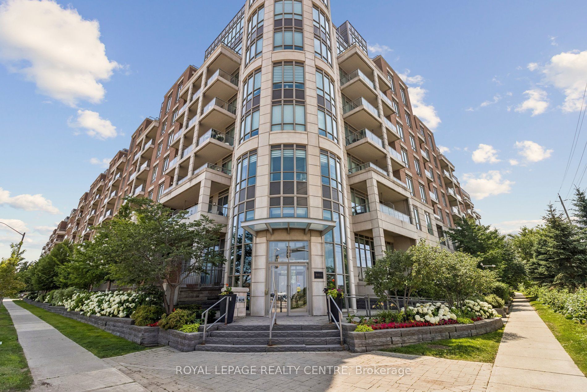 2480 Prince Michael Drive 706, Oakville, ON L6H 0H1 photo 3