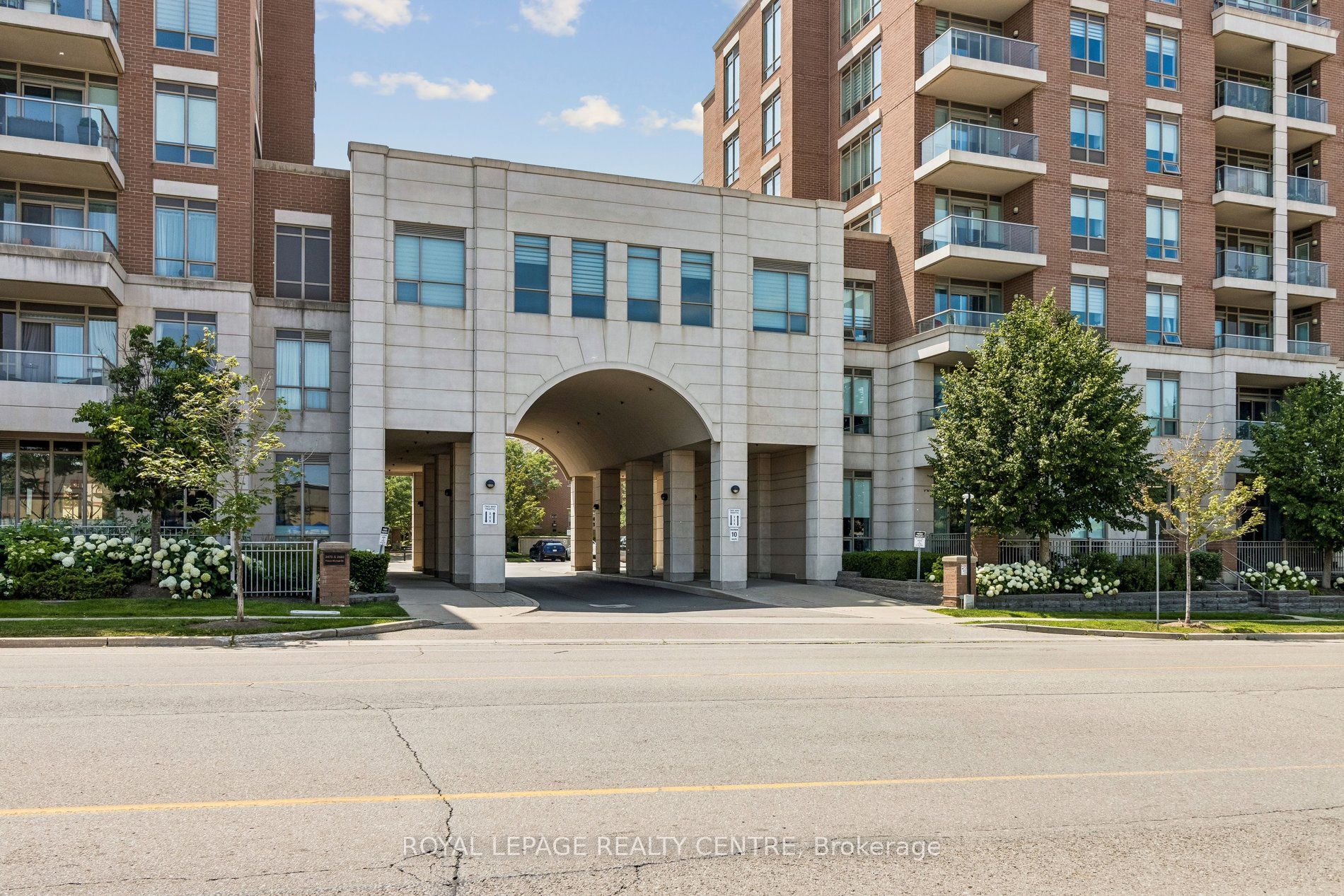 2480 Prince Michael Drive 706, Oakville, ON L6H 0H1 photo 4