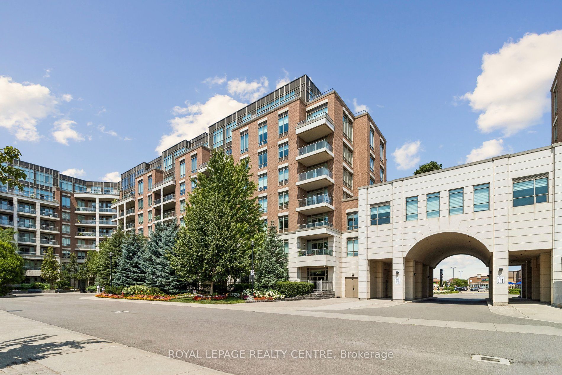 2480 Prince Michael Drive 706, Oakville, ON L6H 0H1 photo 5