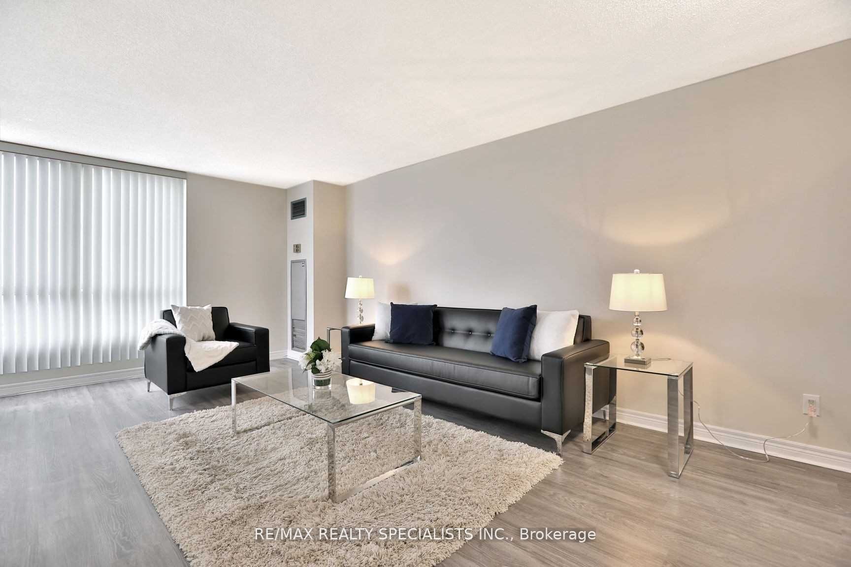 2470 Eglinton Avenue 507, Toronto, ON M6M 5E7 photo 2