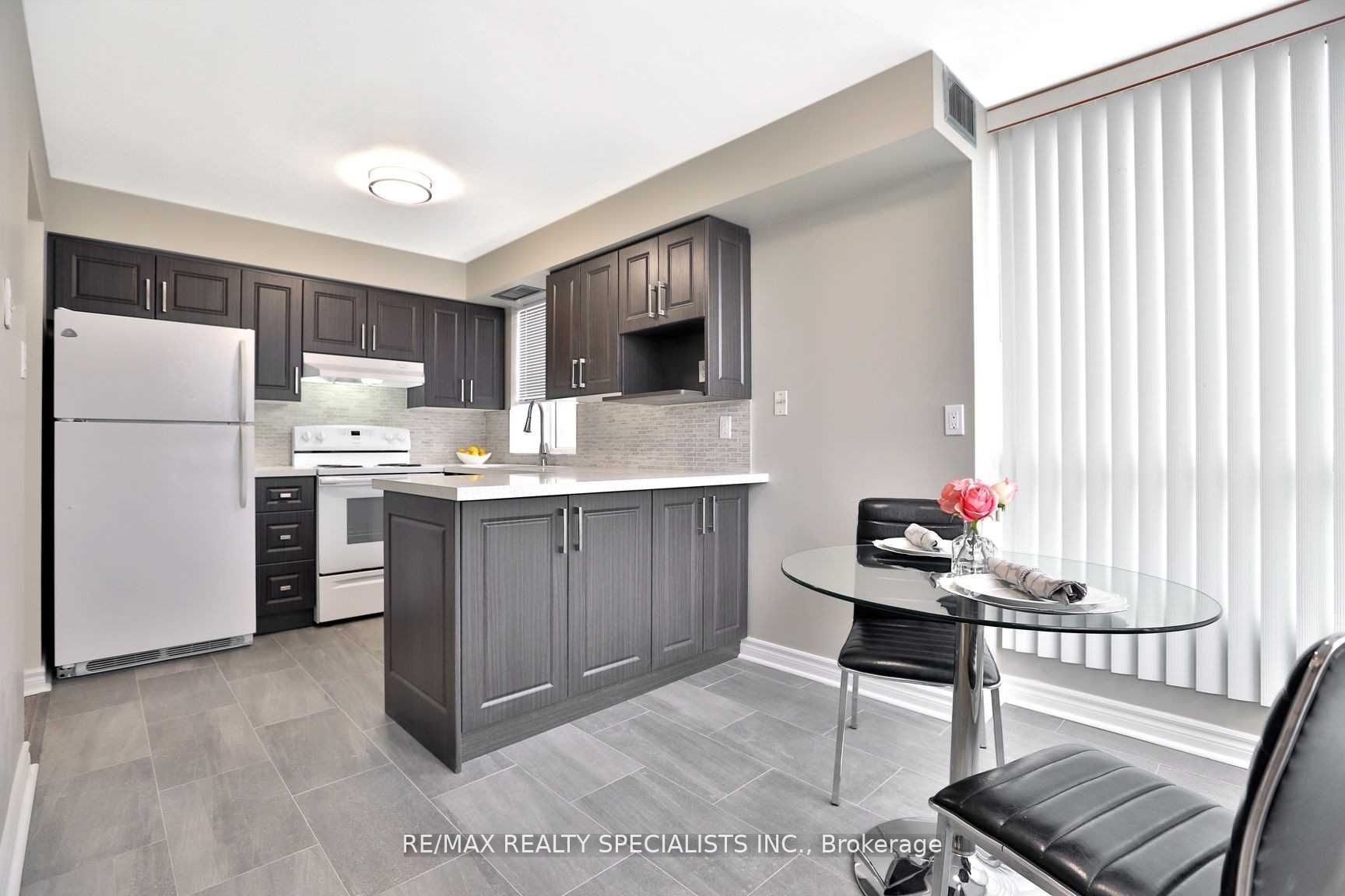 2470 Eglinton Avenue 507, Toronto, ON M6M 5E7 photo 5