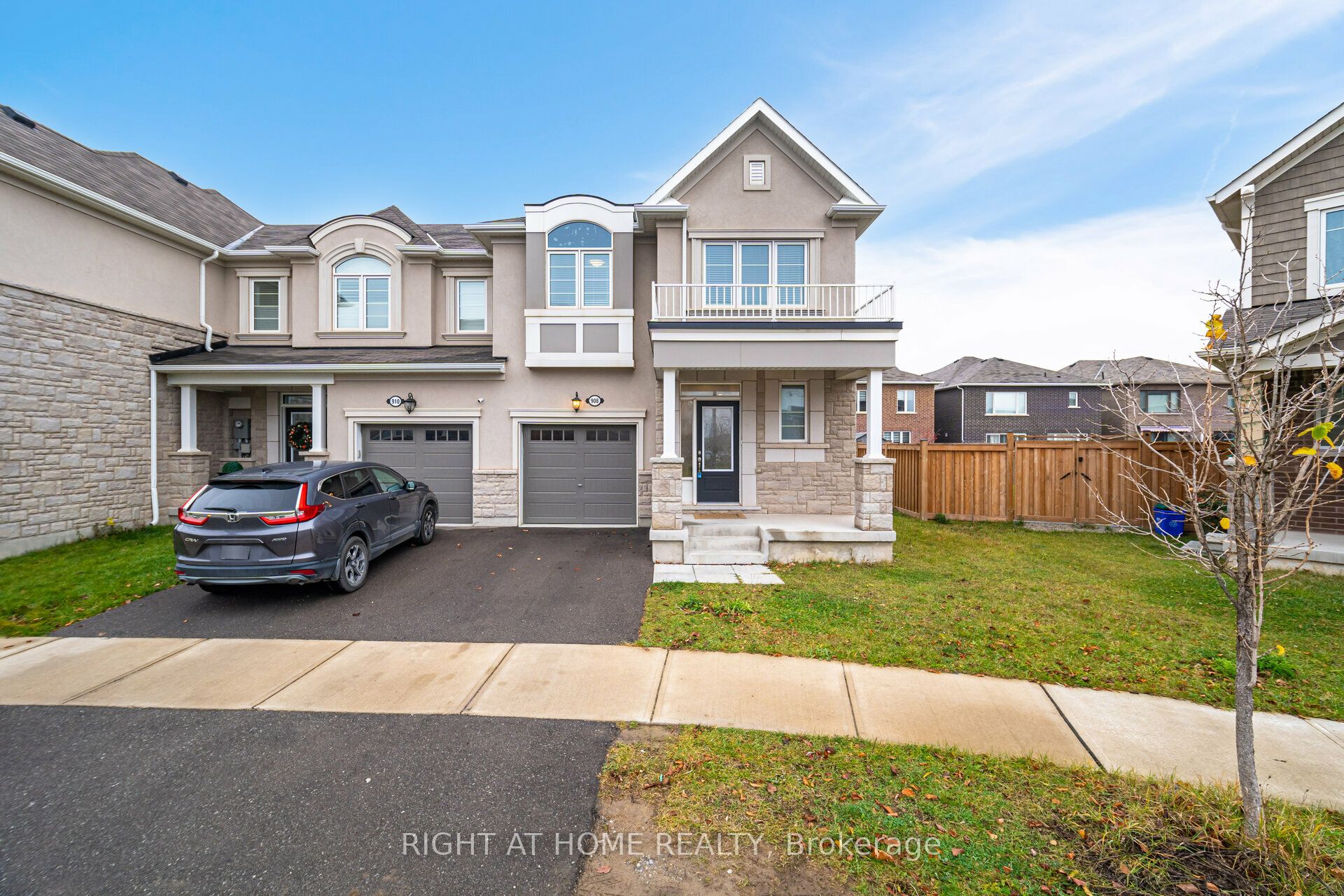 908 Sumac Gardens, Milton, ON L9T 2X5 photo 2