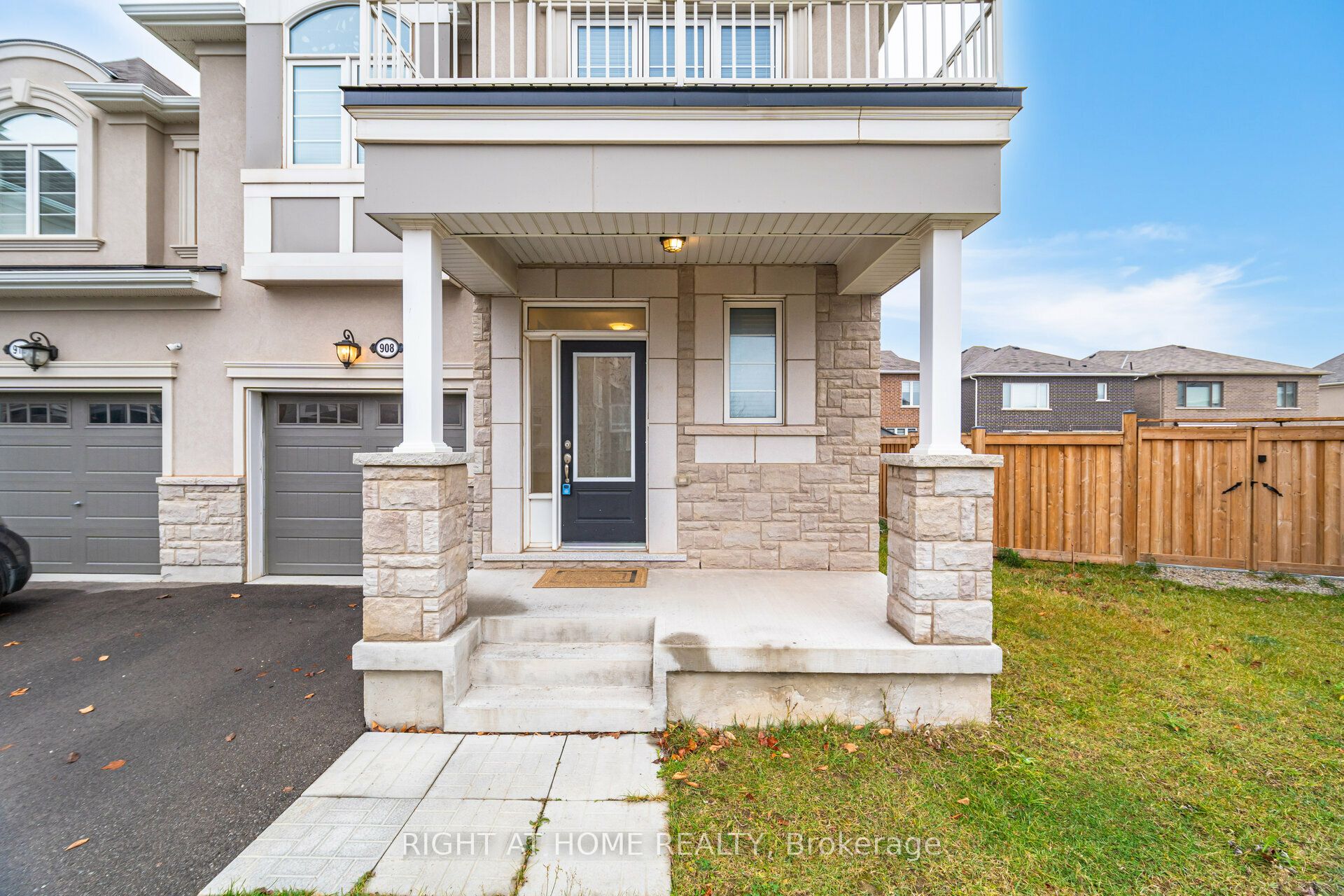 908 Sumac Gardens, Milton, ON L9T 2X5 photo 4