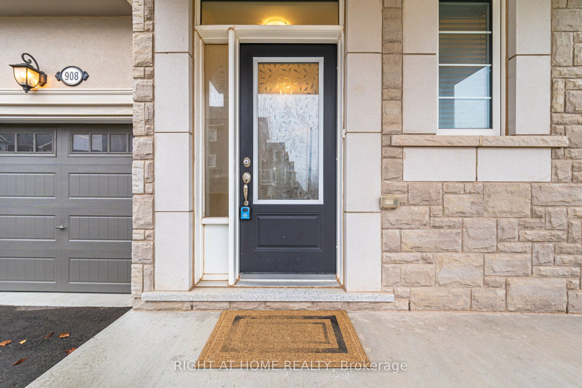 908 Sumac Gardens, Milton, ON L9T 2X5 photo 5