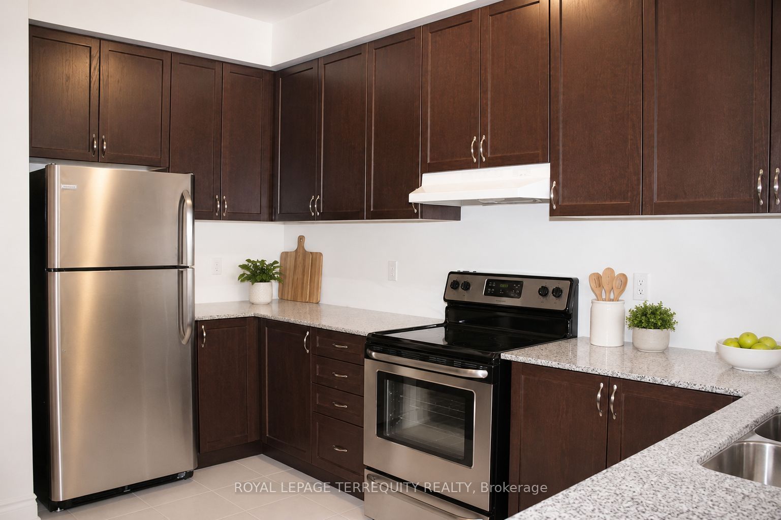 9 Lady Evelyn Crescent, Brampton, ON L6Y 6C7 photo 4