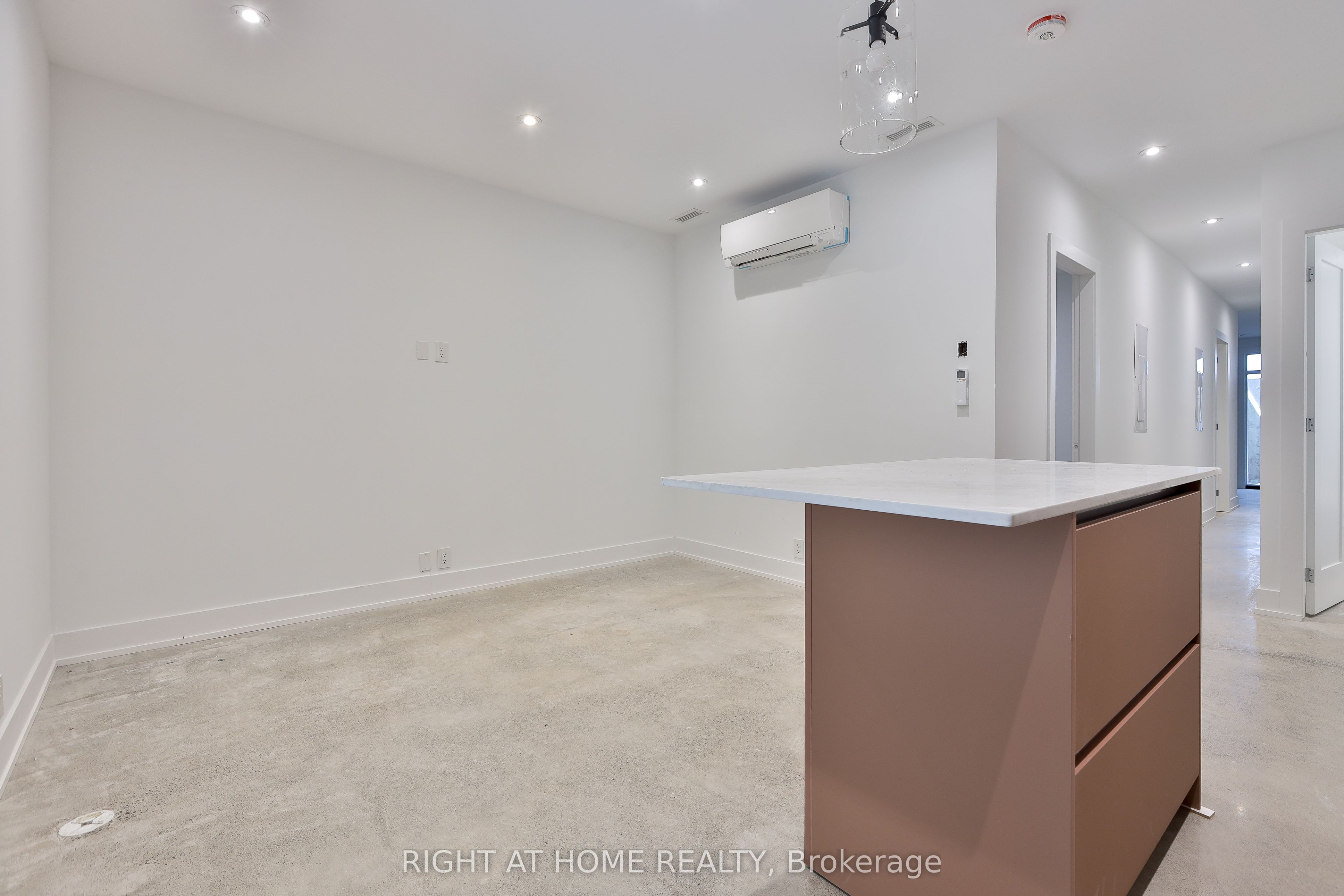 266 Indian Grove 4, Toronto, ON M6P 2K5