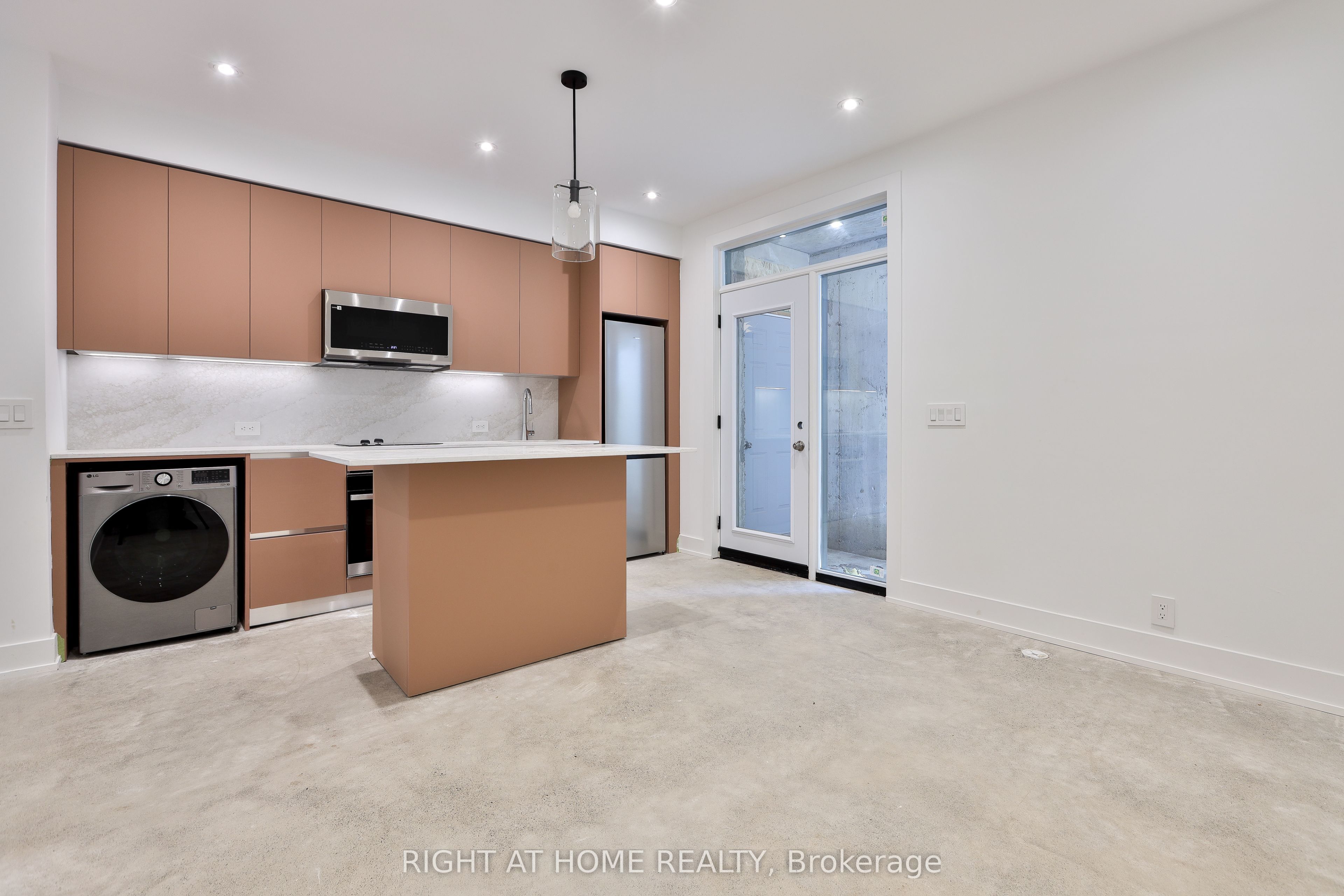 266 Indian Grove 4, Toronto, ON M6P 2K5 photo 5