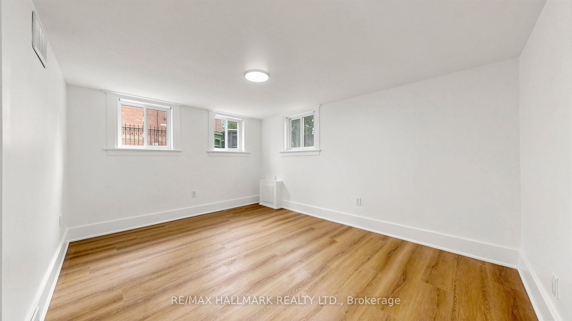 57 Humberside Avenue Lower Level, Toronto, ON M6P 1J6 photo 3