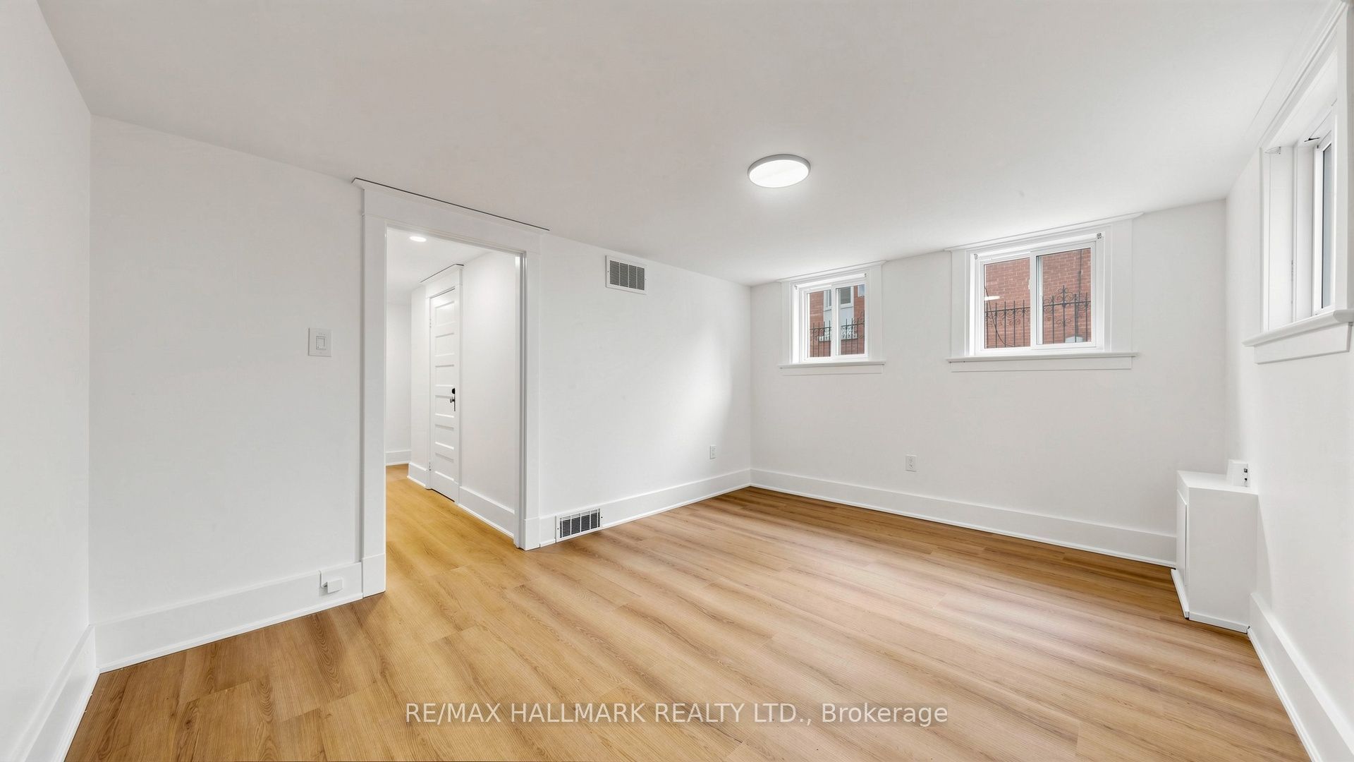 57 Humberside Avenue Lower Level, Toronto, ON M6P 1J6 photo 4
