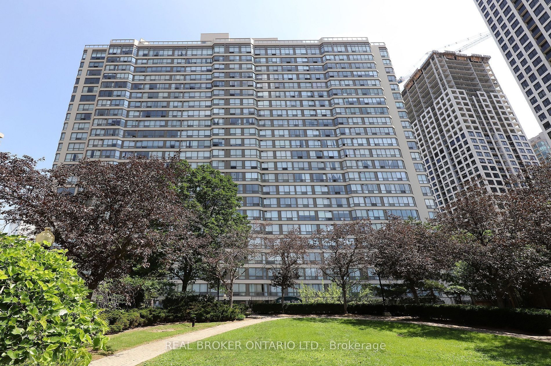 55 Elm Drive W 1608, Mississauga, ON L5E 3J3
