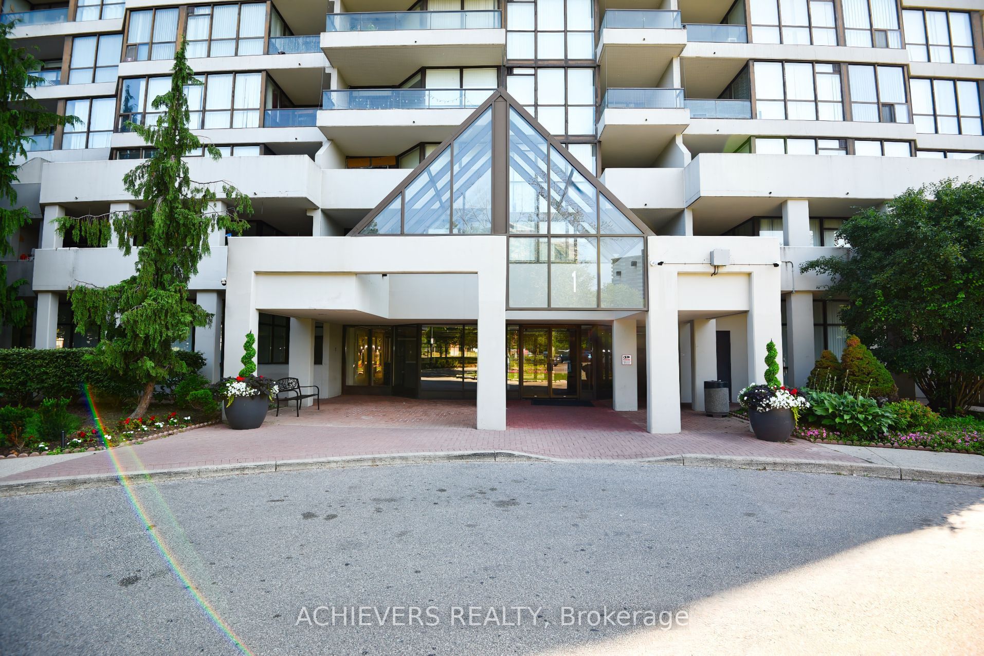 1 Rowntree Road 914, Toronto, ON M9V 5G7 photo 2