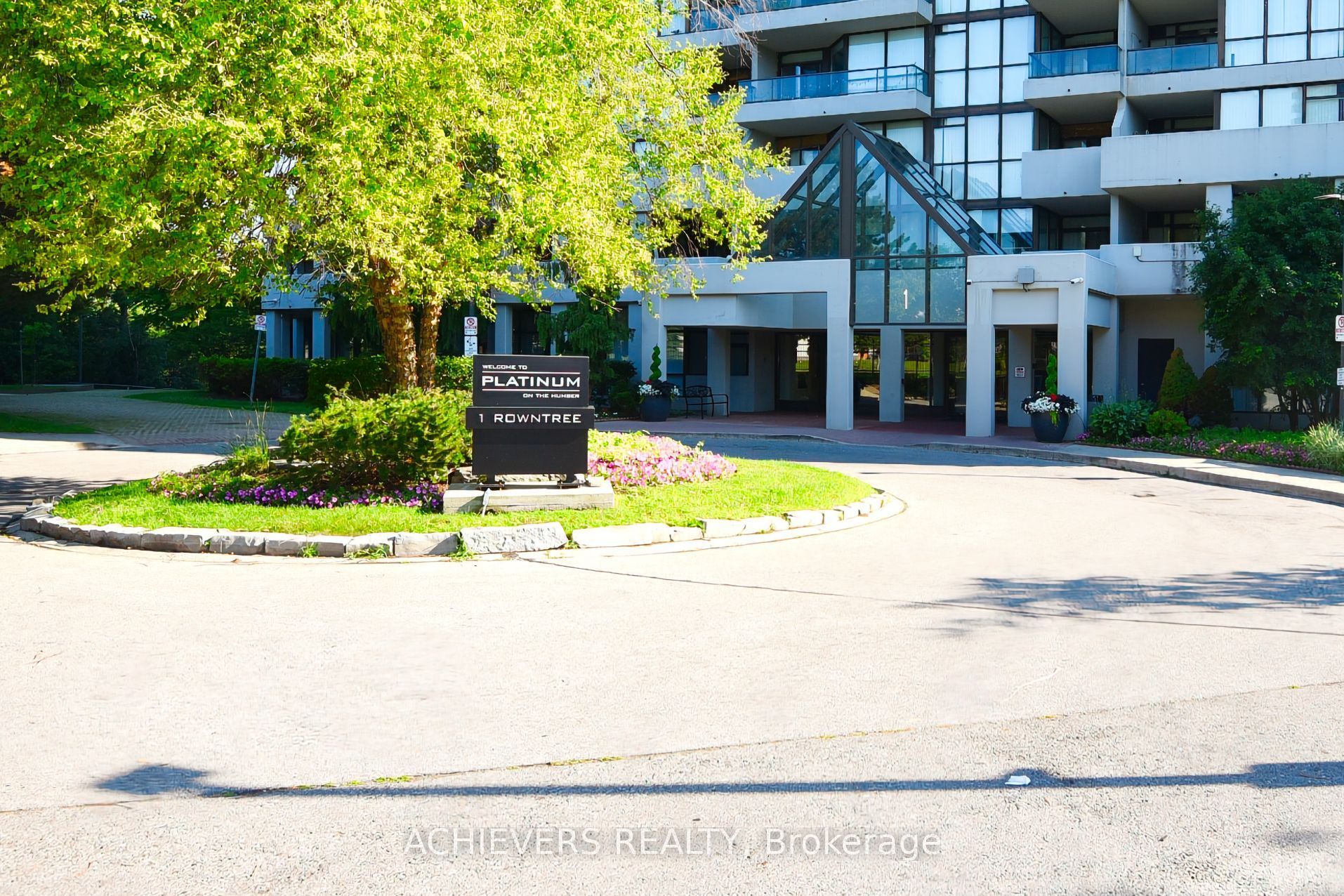 1 Rowntree Road 914, Toronto, ON M9V 5G7 photo 3