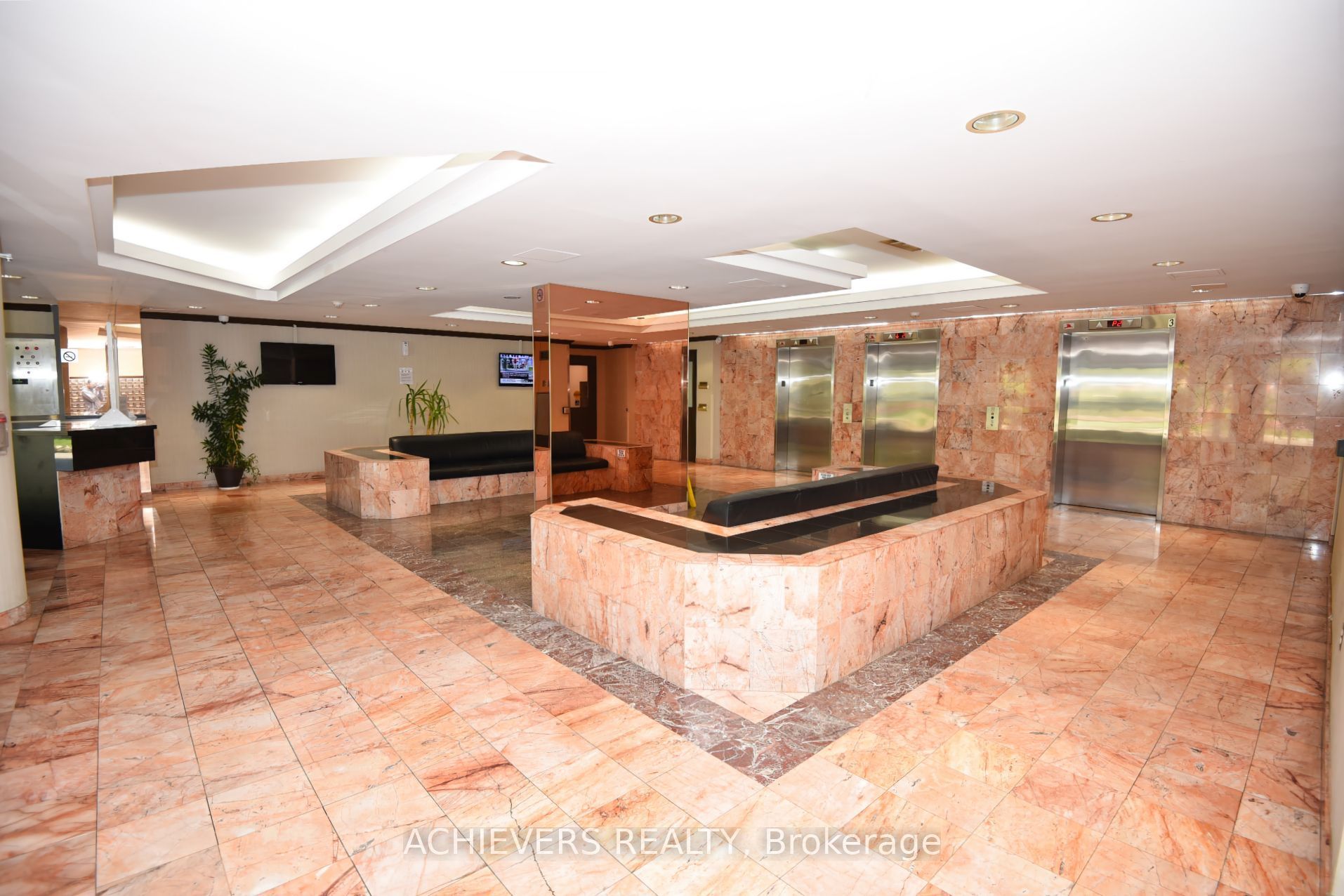1 Rowntree Road 914, Toronto, ON M9V 5G7 photo 4