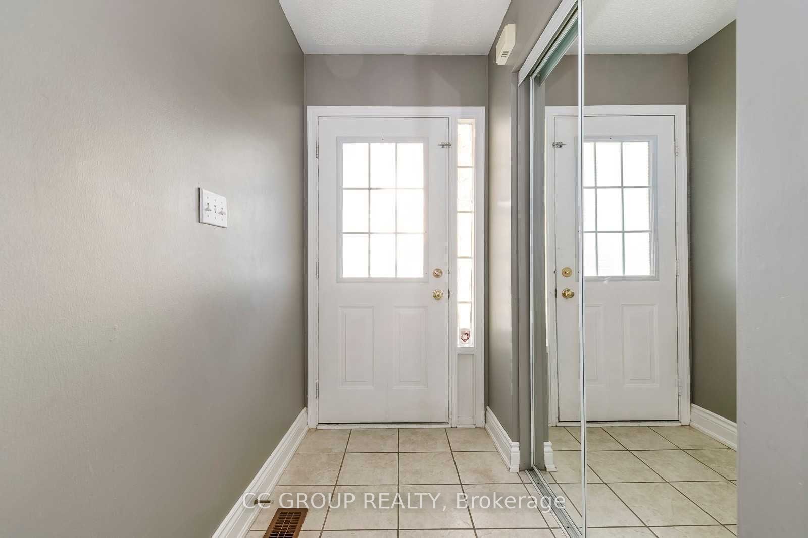 2153 Baronwood Drive, Oakville, ON L6M 4S4 photo 2