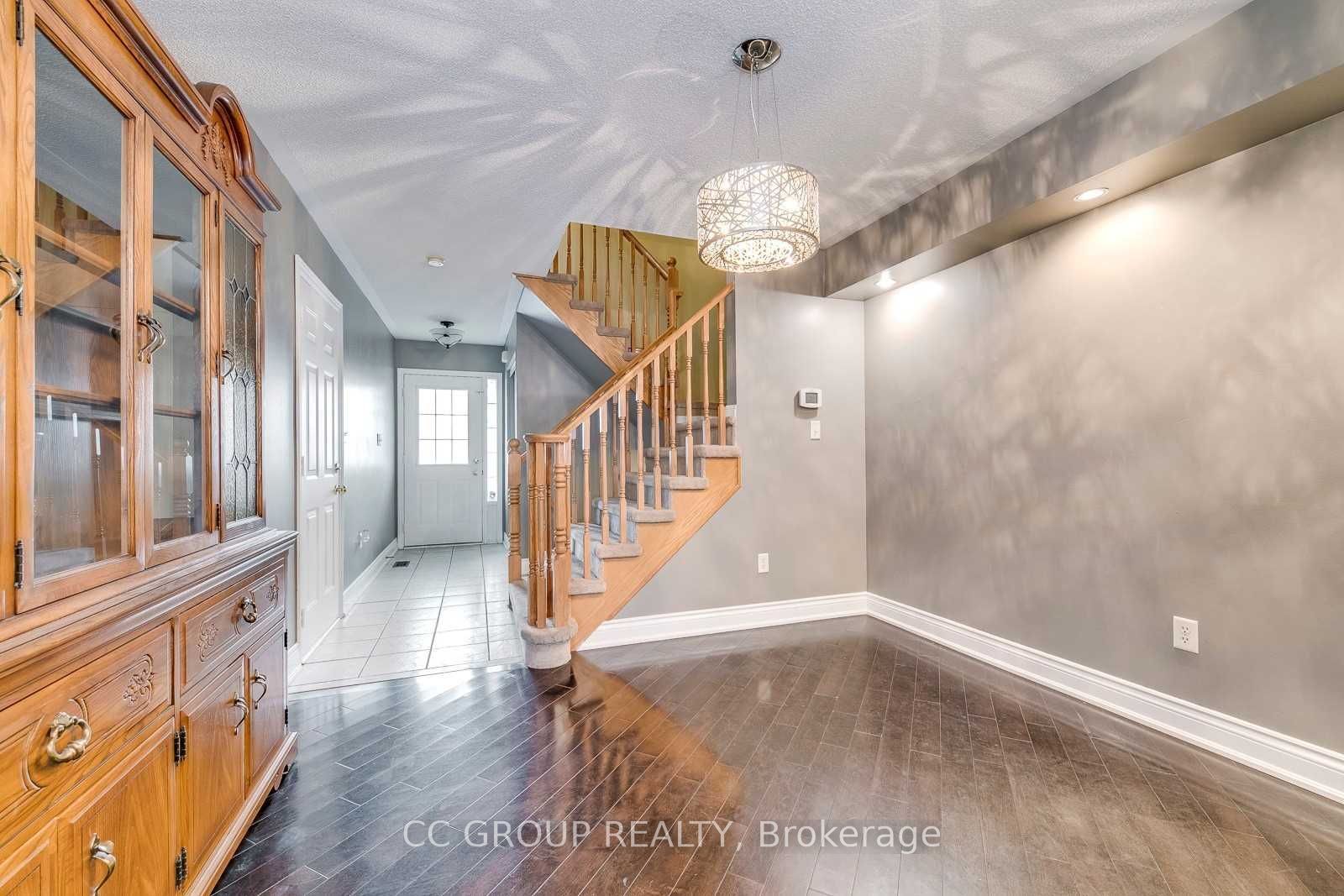 2153 Baronwood Drive, Oakville, ON L6M 4S4 photo 3
