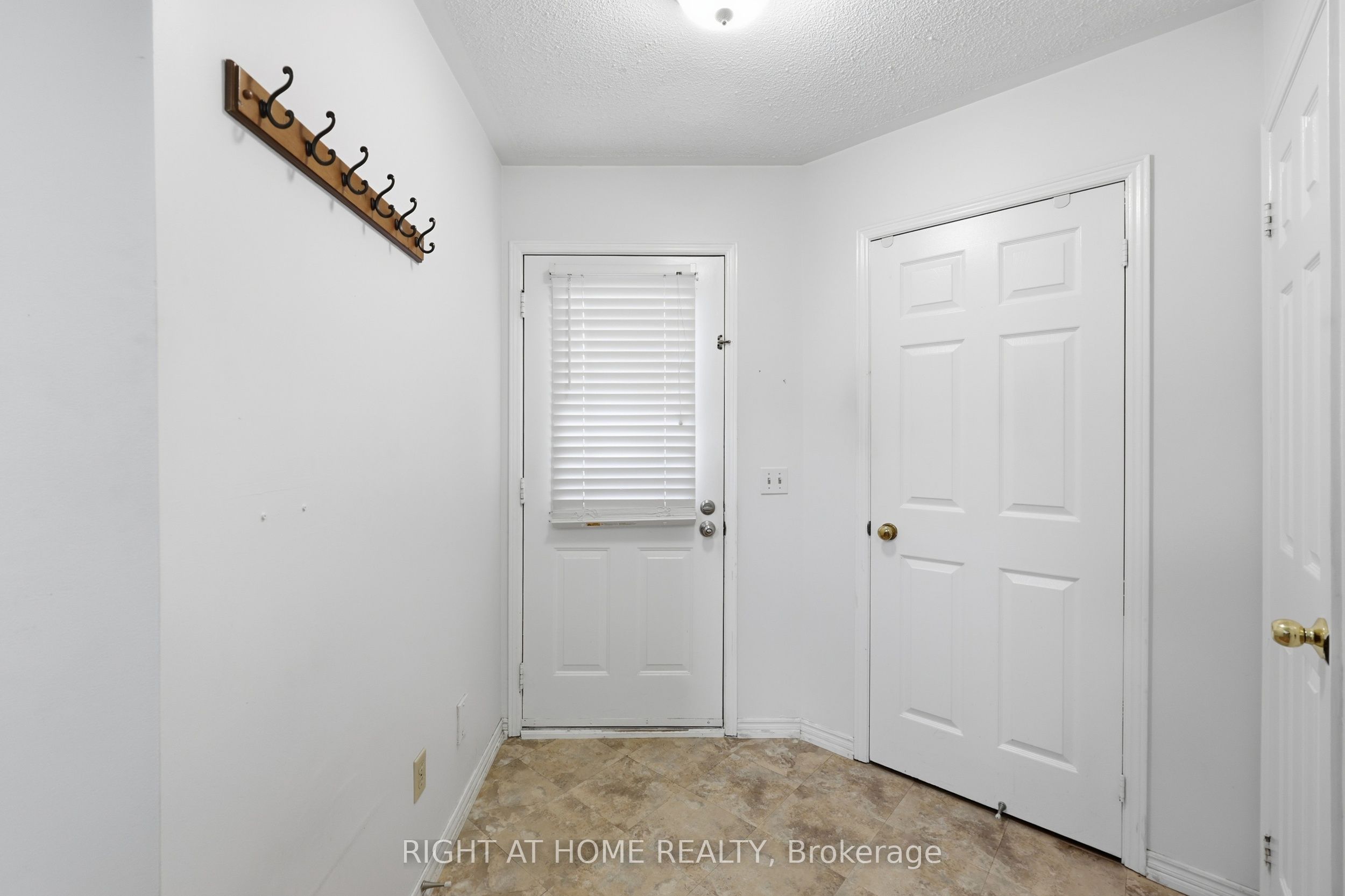 12 Newman Court, Brampton, ON L6S 5T1 photo 4
