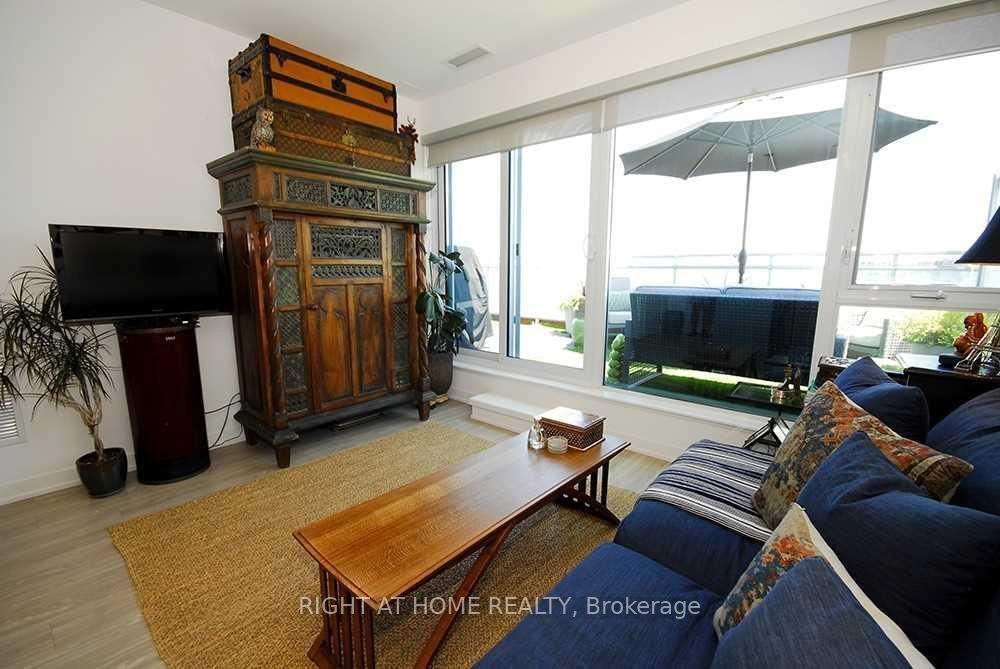 1830 Bloor Street 907, Toronto, ON M6P 0A2 photo 4
