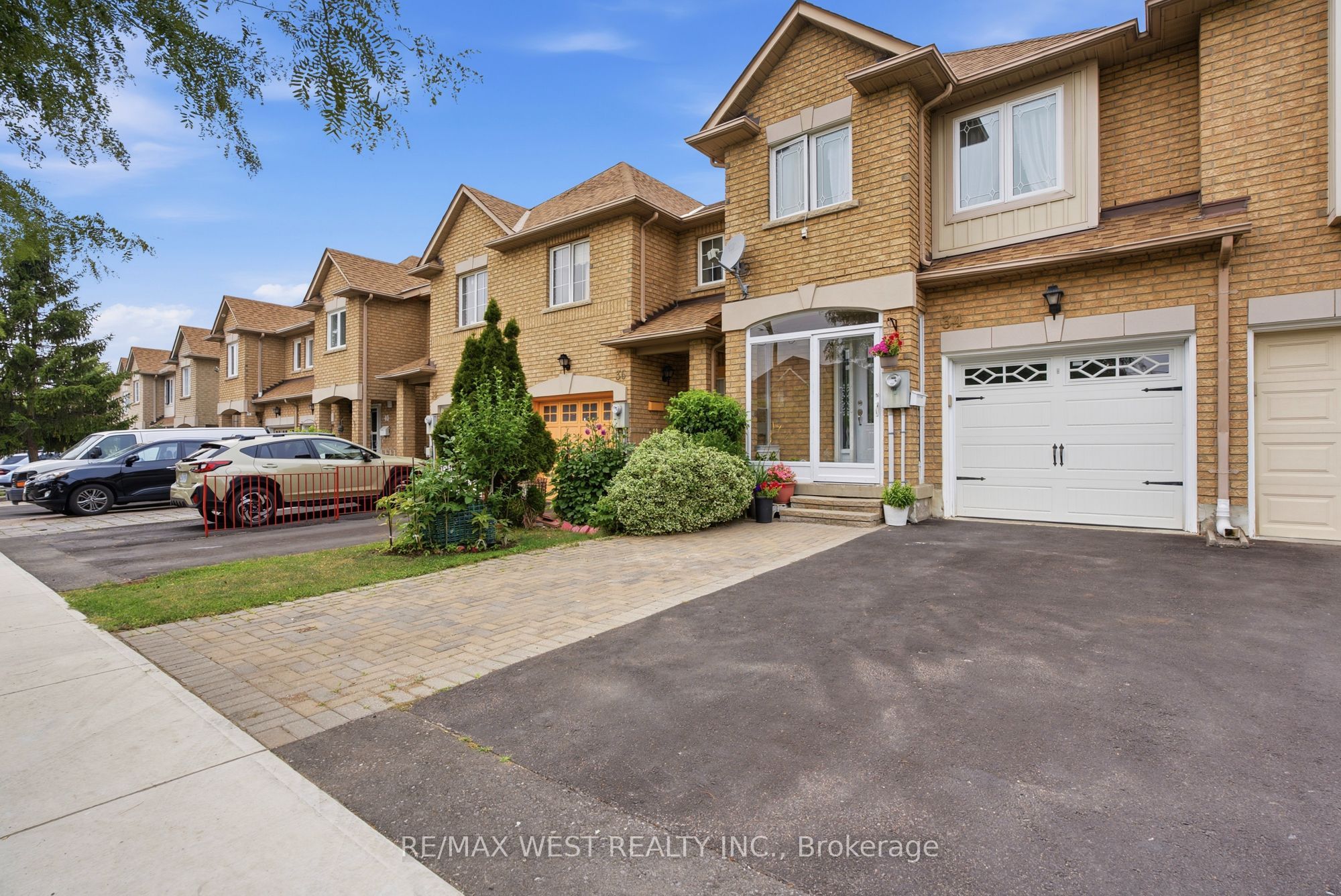 34 Wycombe Rd Road, Toronto, ON M3M 2W7 photo 2