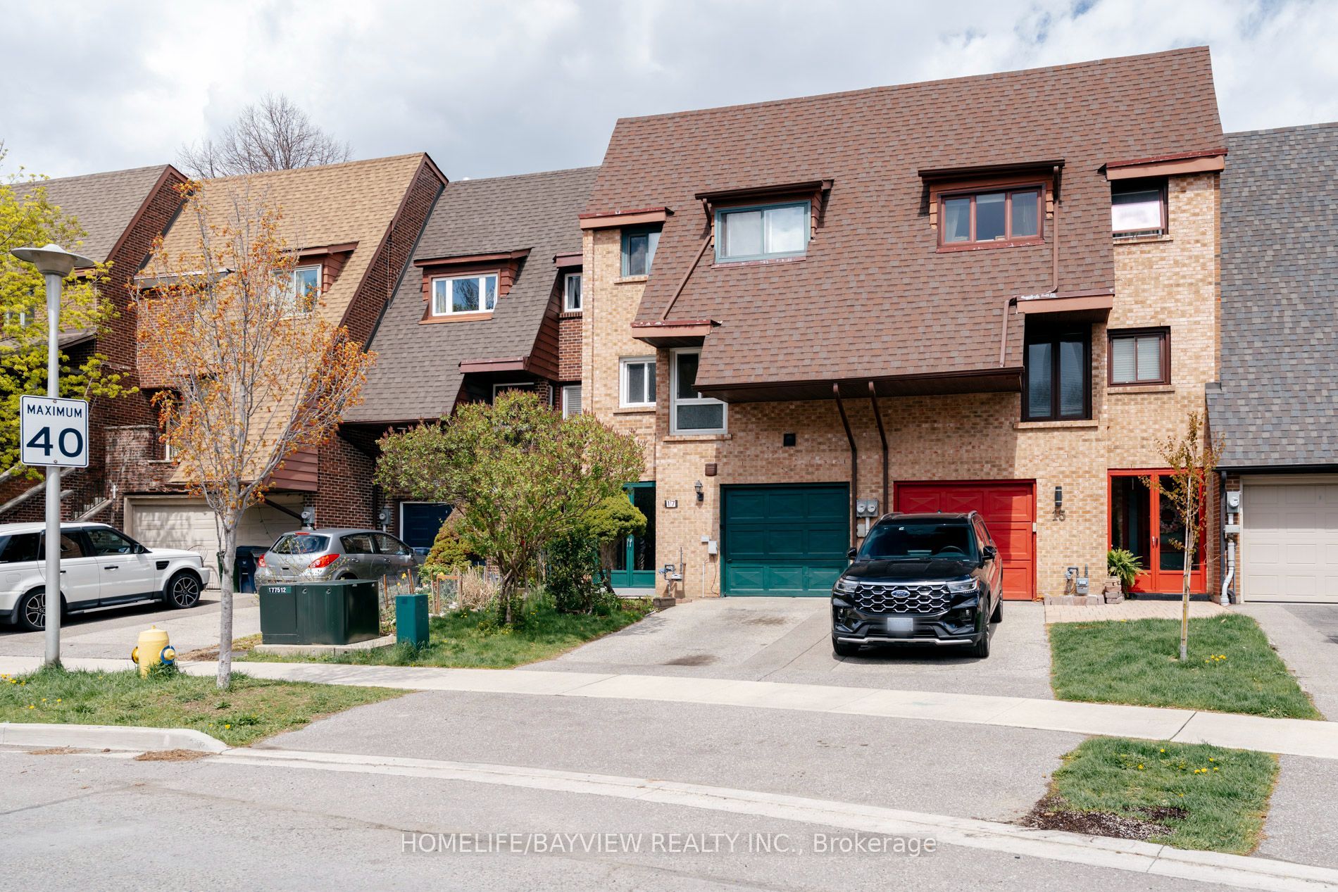 17 Stoneham Road, Toronto, ON M9C 4Y7