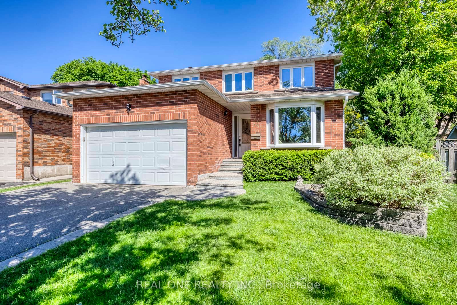 32 Roslo Court, Oakville, ON L6H 4S1 photo 2