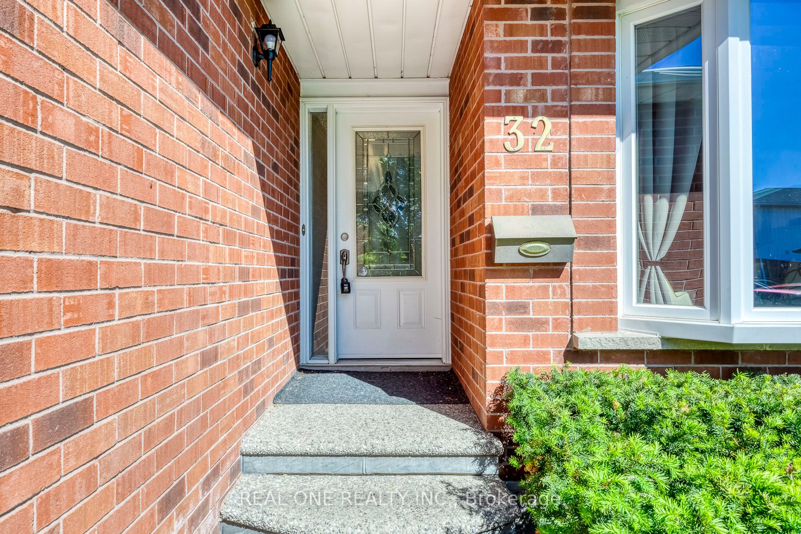 32 Roslo Court, Oakville, ON L6H 4S1 photo 4