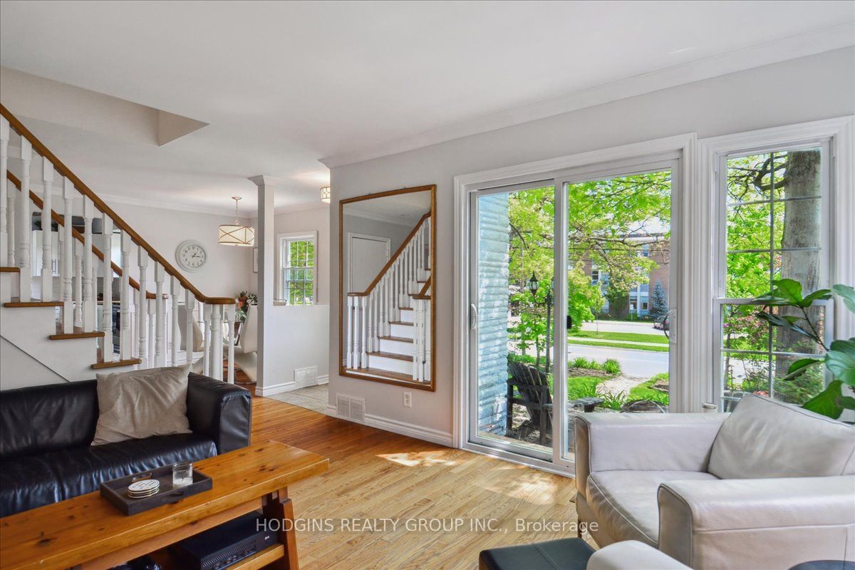 65 Mineola Road E, Mississauga, ON L5G 2E4 photo 2