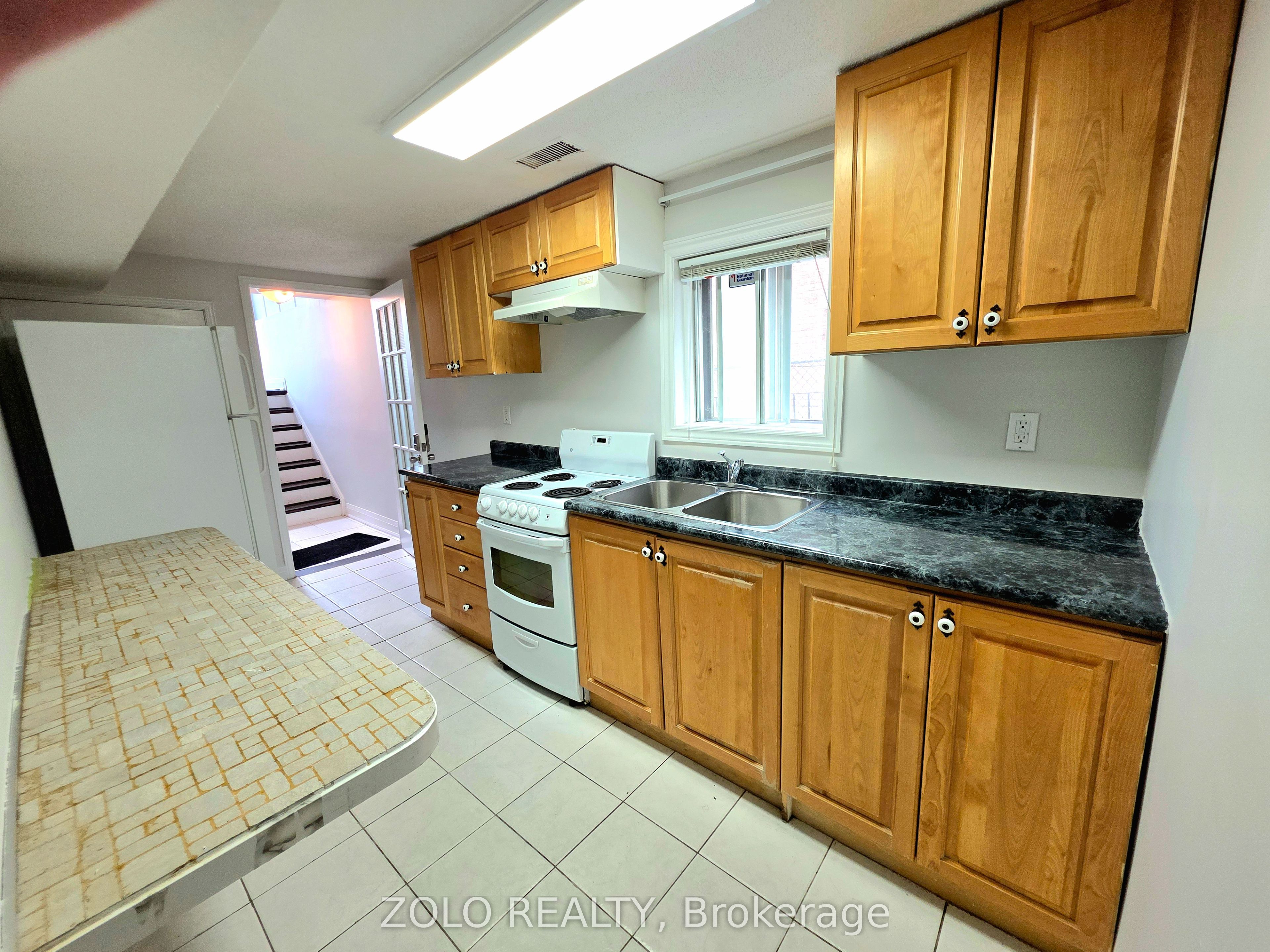 4233 Greybrook Crescent, Mississauga, ON L4W 3G5 photo 4